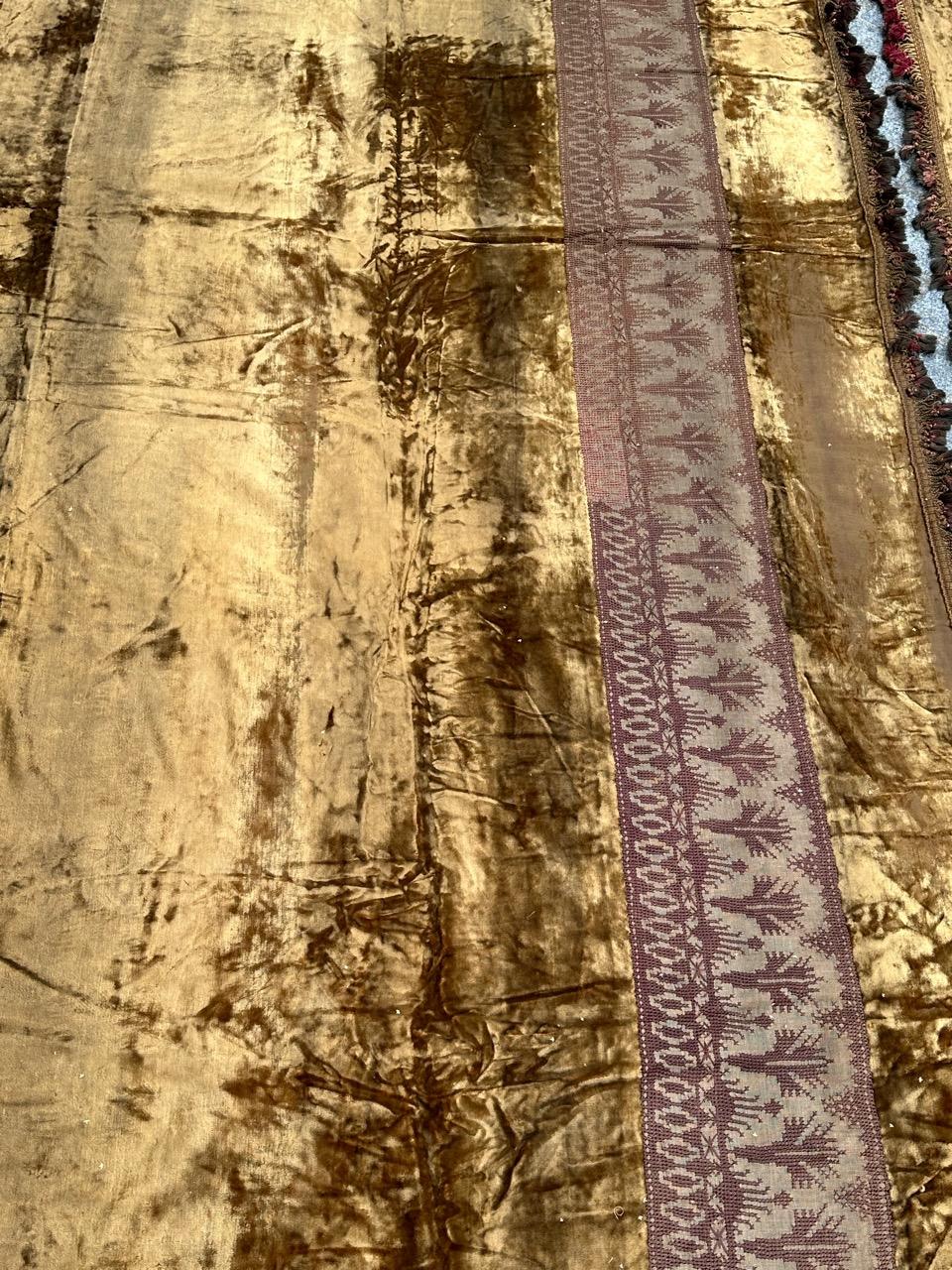 Very Beautiful Antique Pair of silk velvet Curtains In Good Condition For Sale In Saint Ouen, FR
