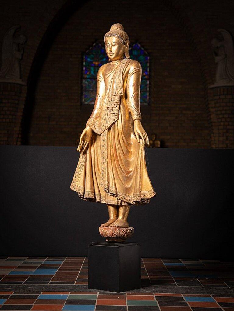 Schöne antike Mandalay-Buddha-Statue aus Holz aus Burma, sehr schöne im Zustand „Gut“ im Angebot in DEVENTER, NL