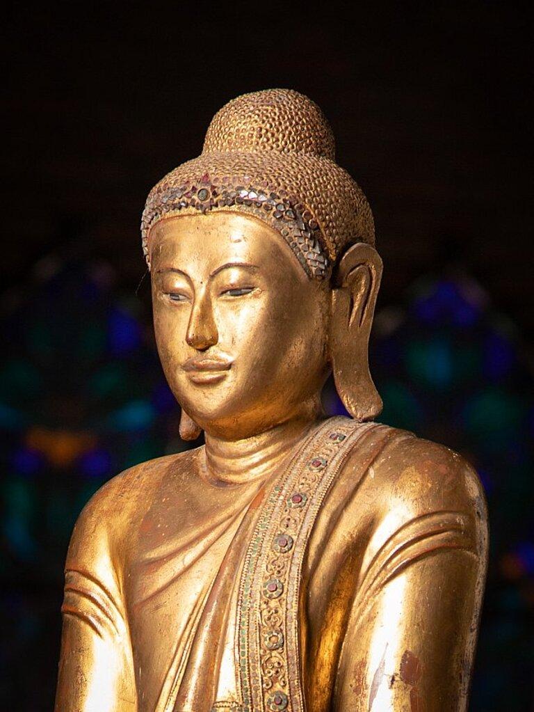 Schöne antike Mandalay-Buddha-Statue aus Holz aus Burma, sehr schöne im Angebot 1
