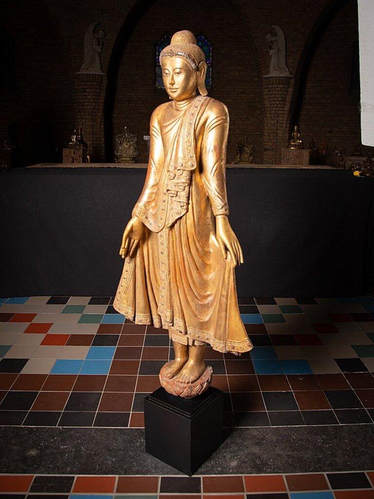 Schöne antike Mandalay-Buddha-Statue aus Holz aus Burma, sehr schöne im Angebot 2