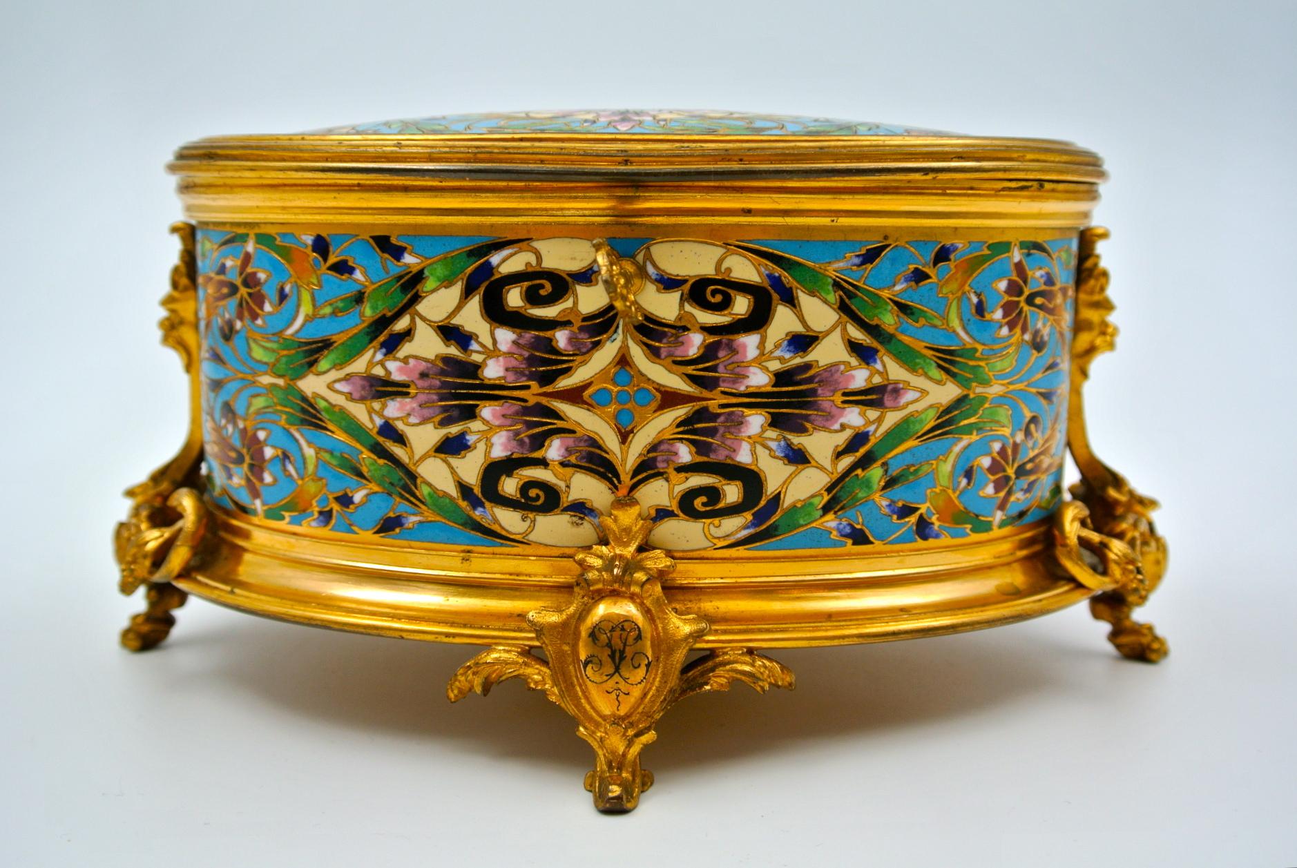 Napoleon III Very Beautiful Box in Gilt and Chiselled Bronze