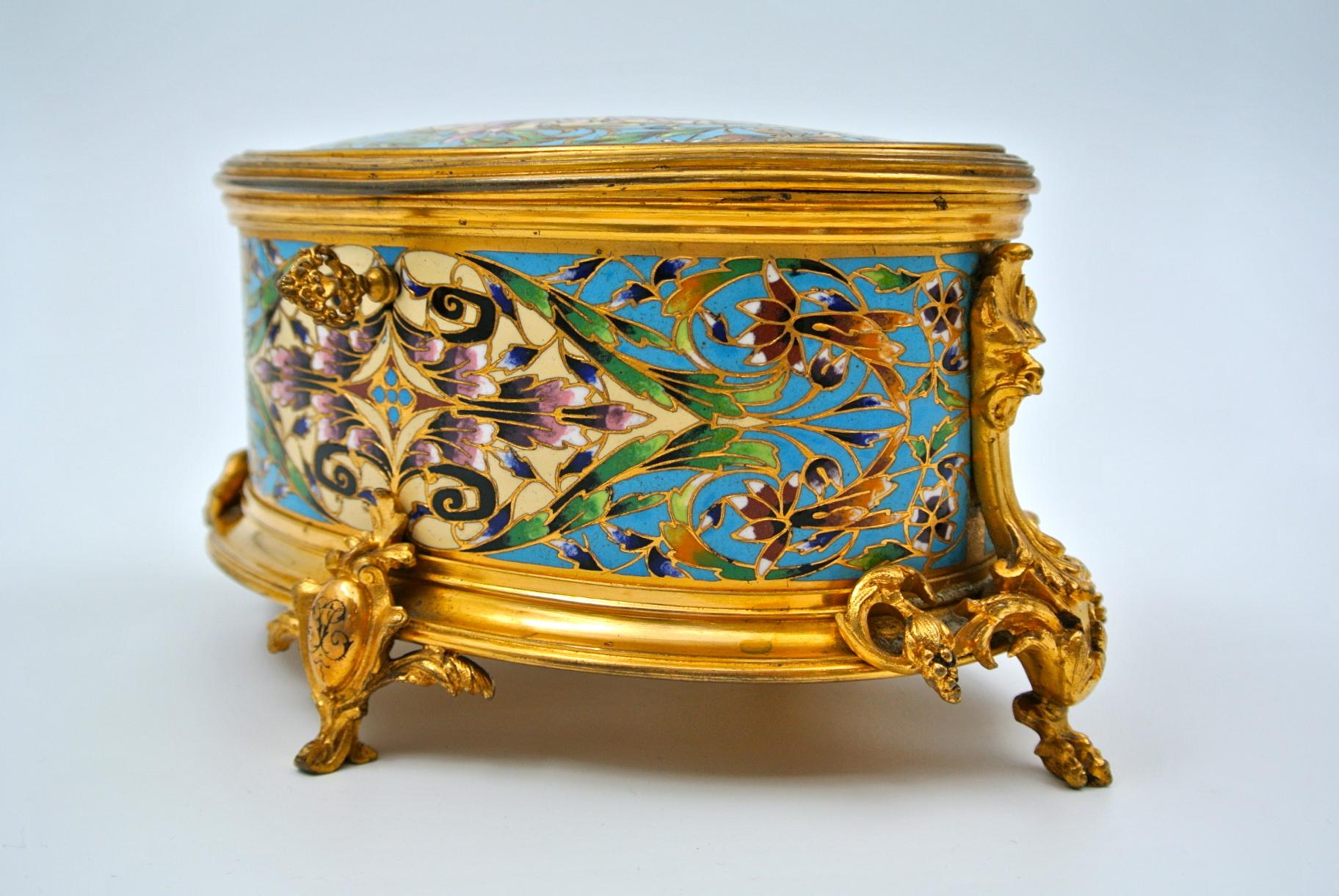 19th Century Very Beautiful Box in Gilt and Chiselled Bronze
