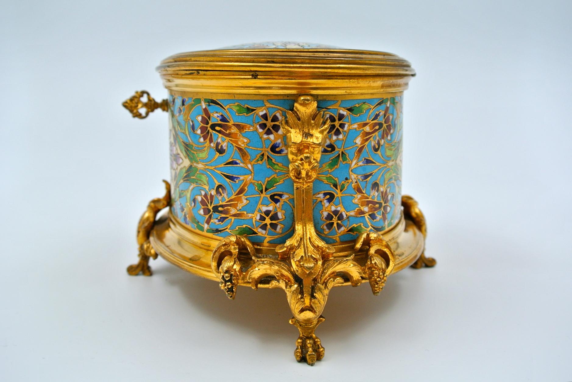 Very Beautiful Box in Gilt and Chiselled Bronze 1