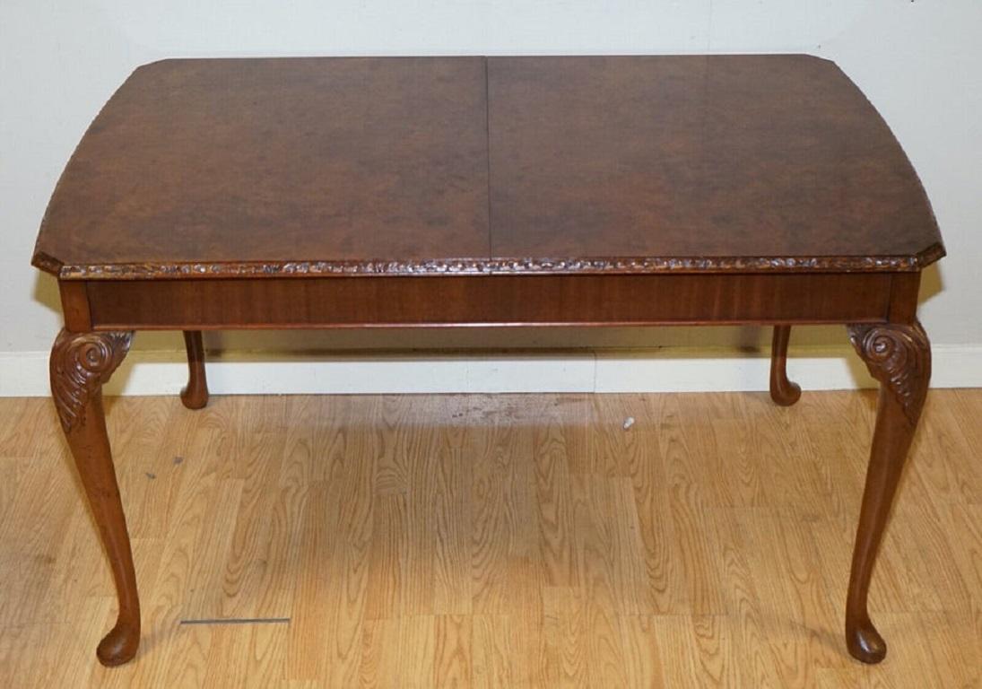 Very Beautiful Burr Walnut Queen Anne Carved Legs Dining Table, circa 1930s For Sale 4