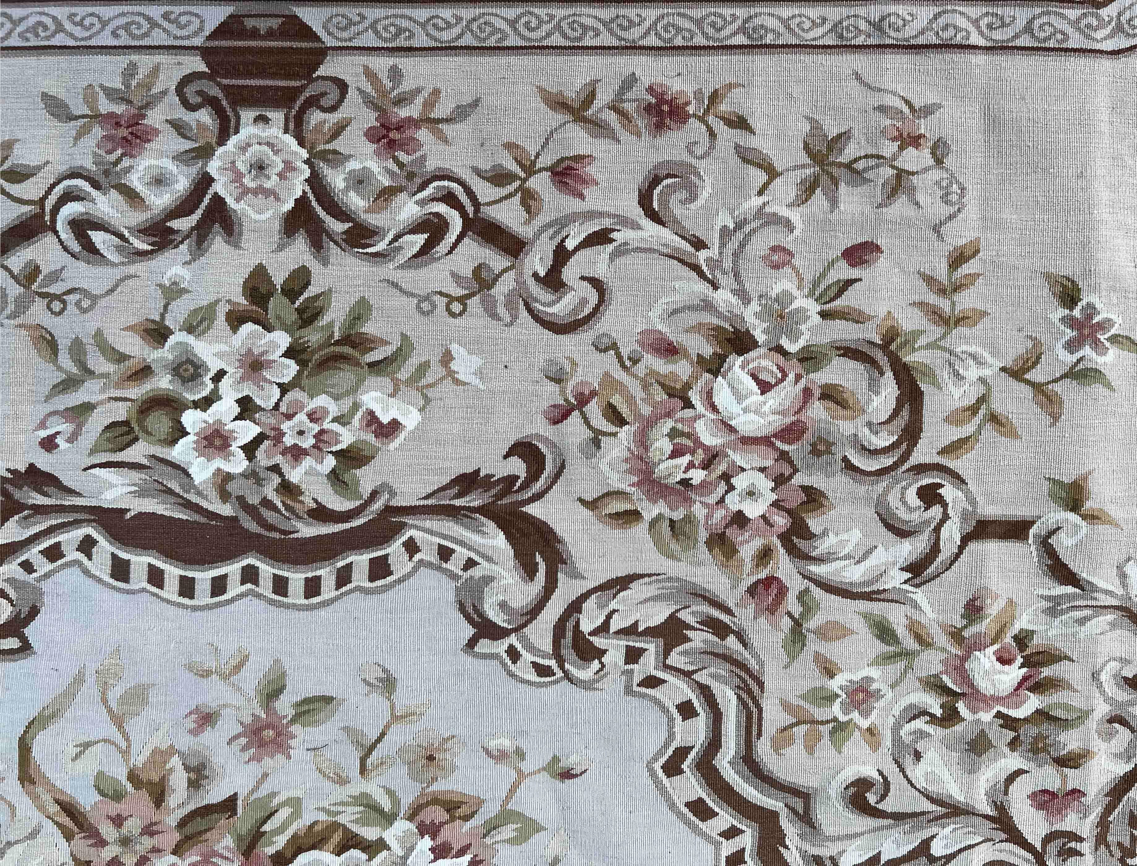 Very Beautiful Carpet Aubusson 20th Century Around 1980, N ° 1203 For Sale 4