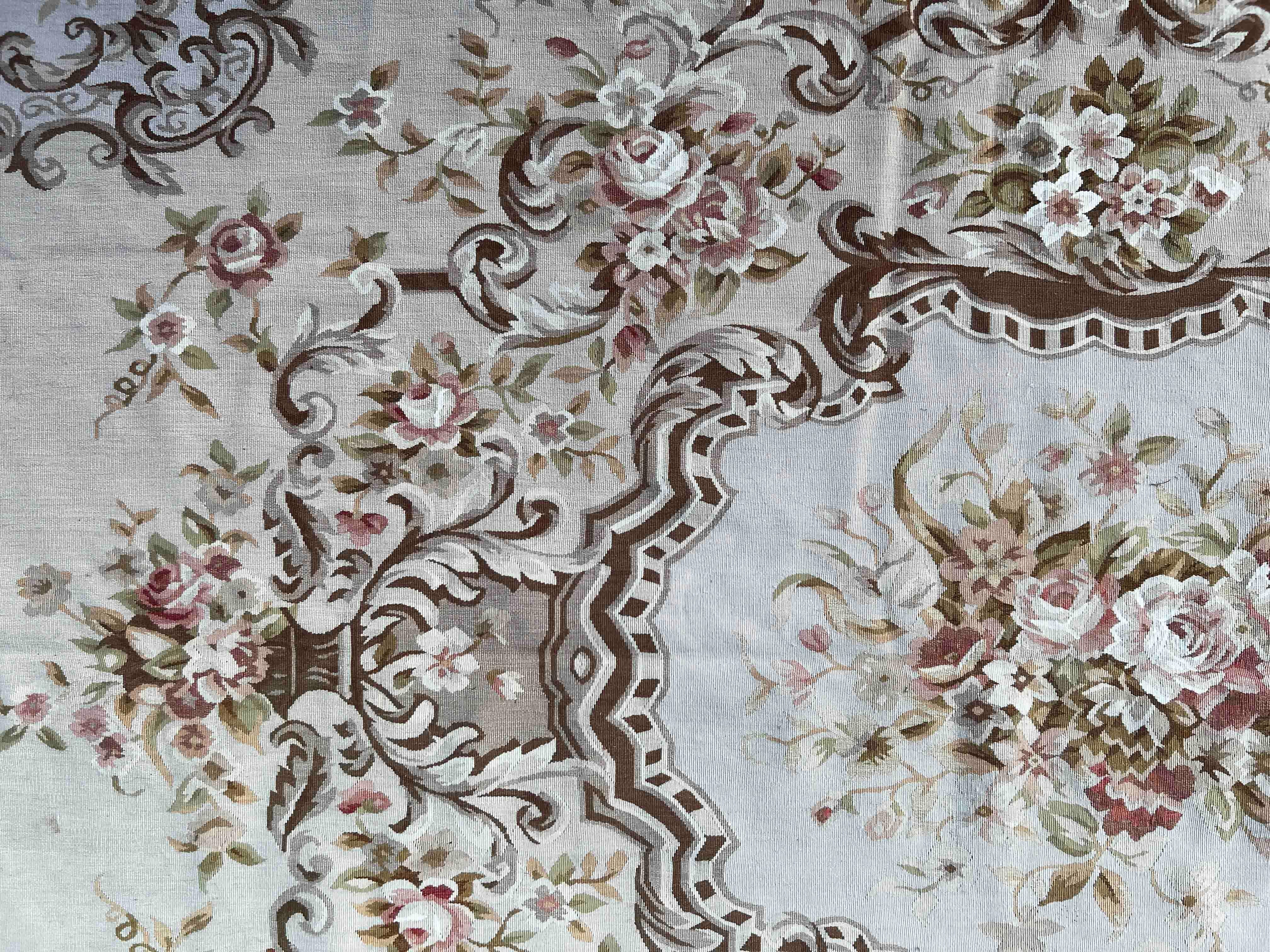Very Beautiful Carpet Aubusson 20th Century Around 1980, N ° 1203 For Sale 6