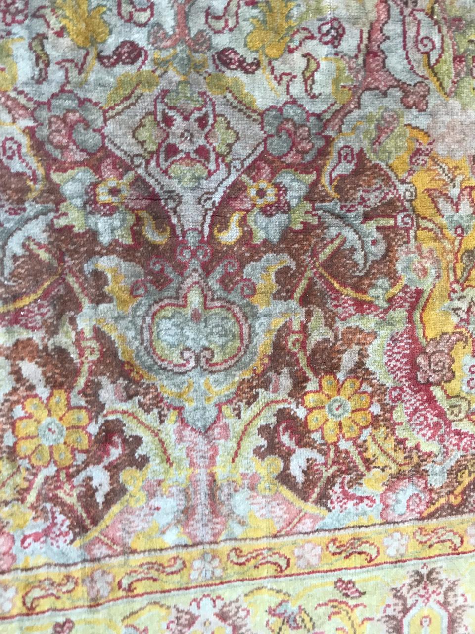 Very Beautiful Fine Antique Decorative Turkish Rug In Good Condition For Sale In Saint Ouen, FR