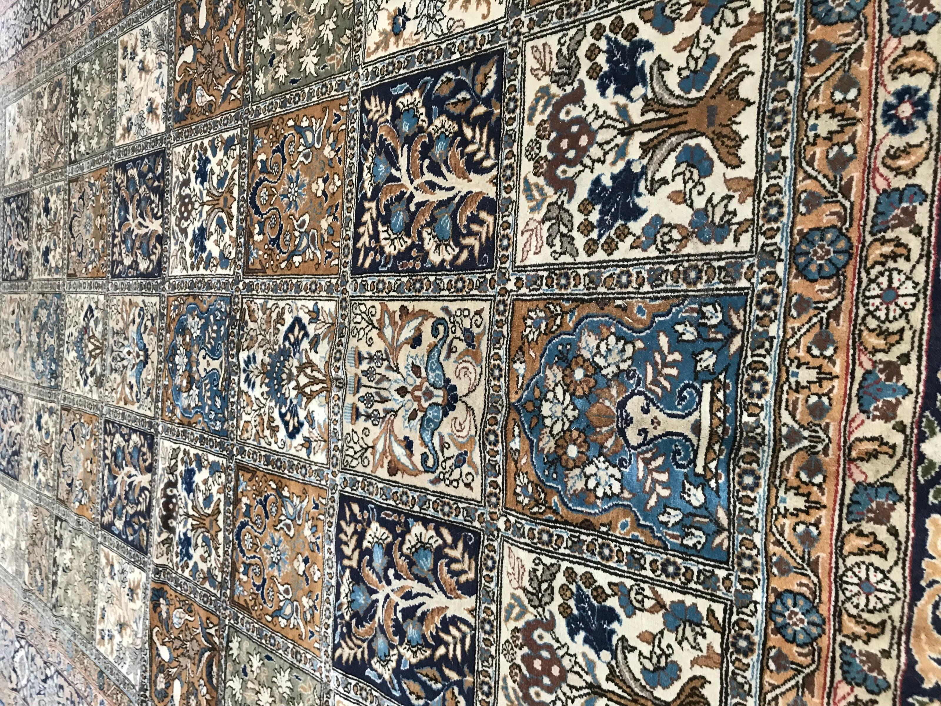 20ième siècle Très beau tapis vintage de grand format Qom en vente