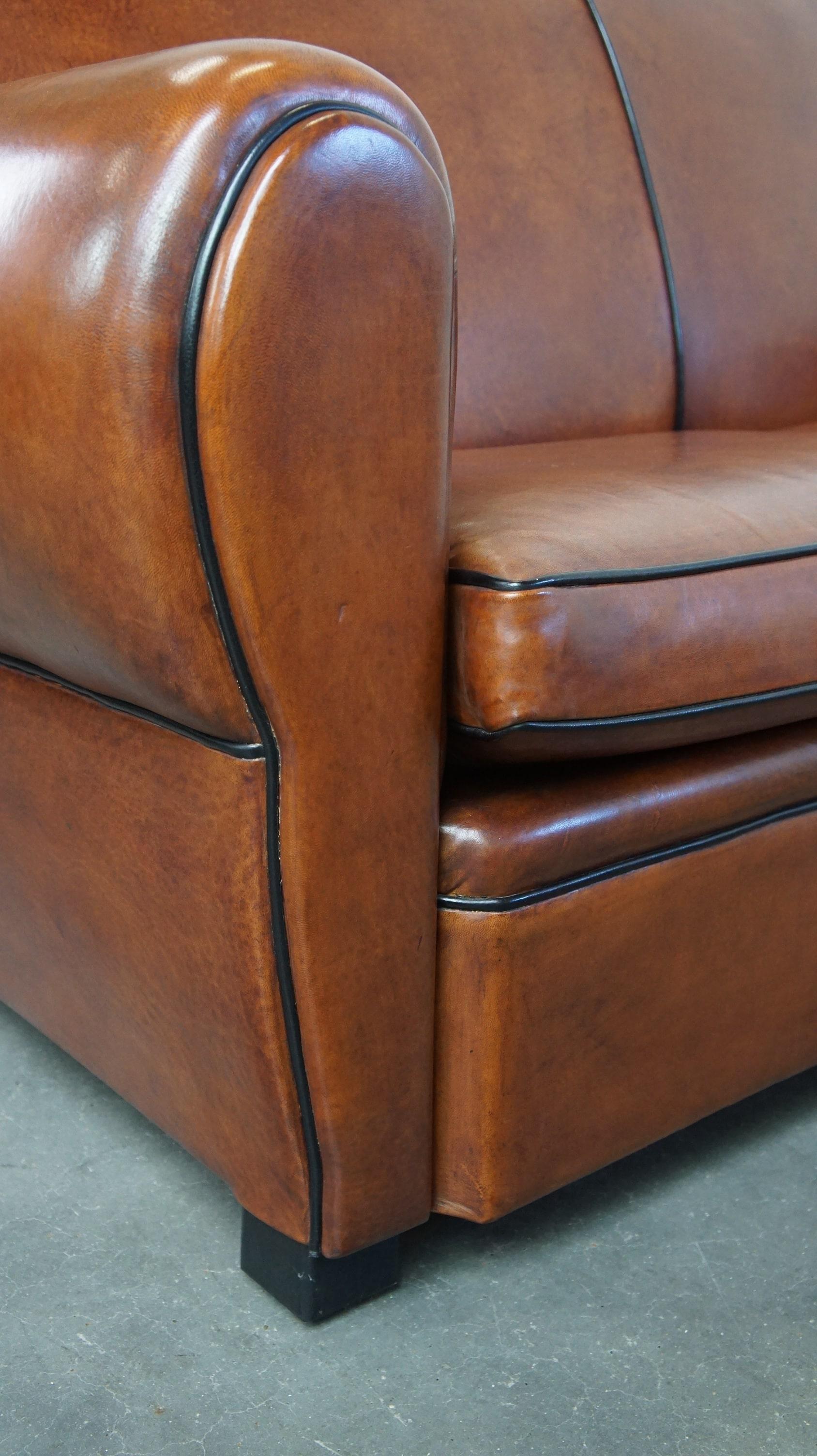 Très beau canapé en cuir de mouton de couleur cognac en bon état en vente 4