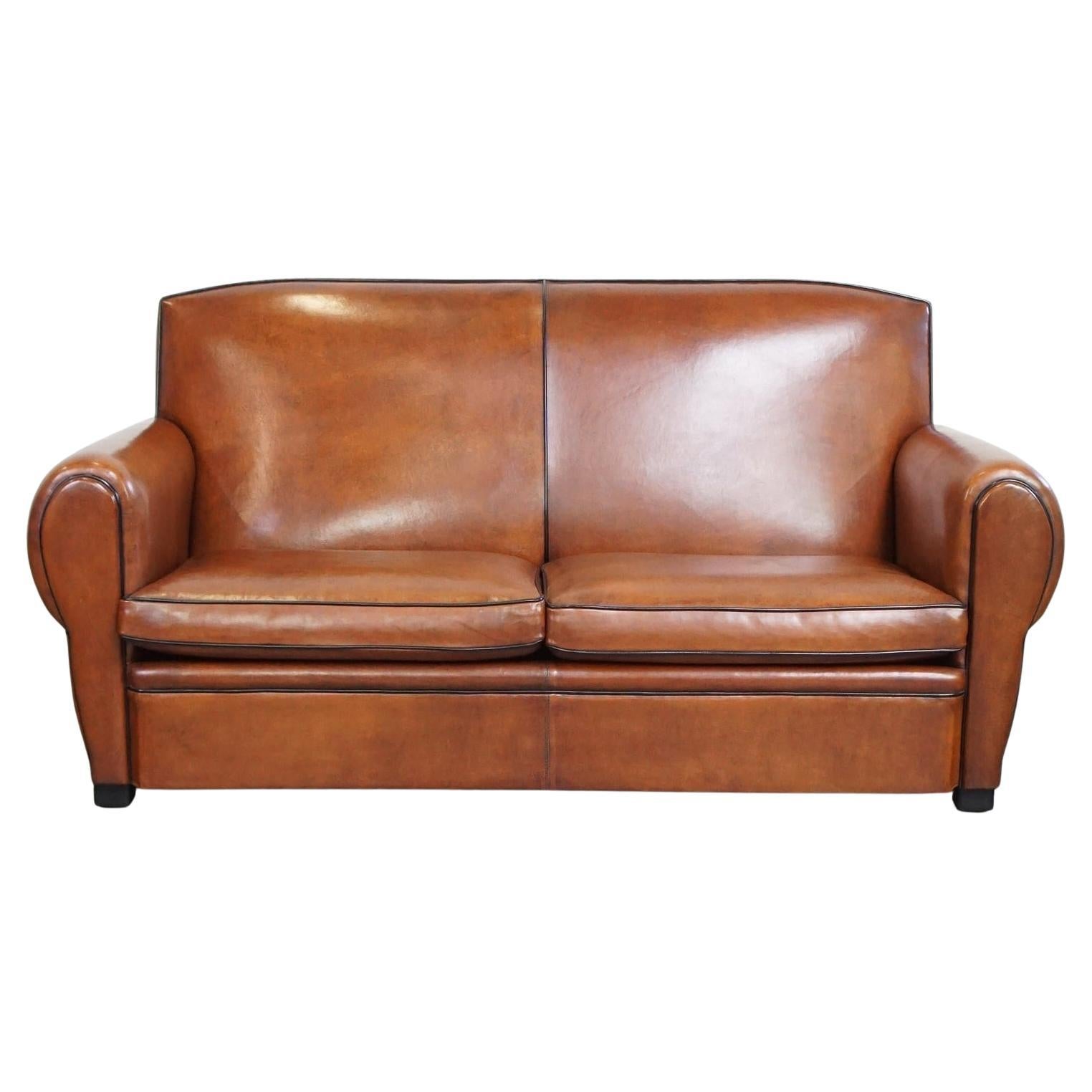 Divano in pelle di pecora color cognac, molto bello e in buone condizioni.
