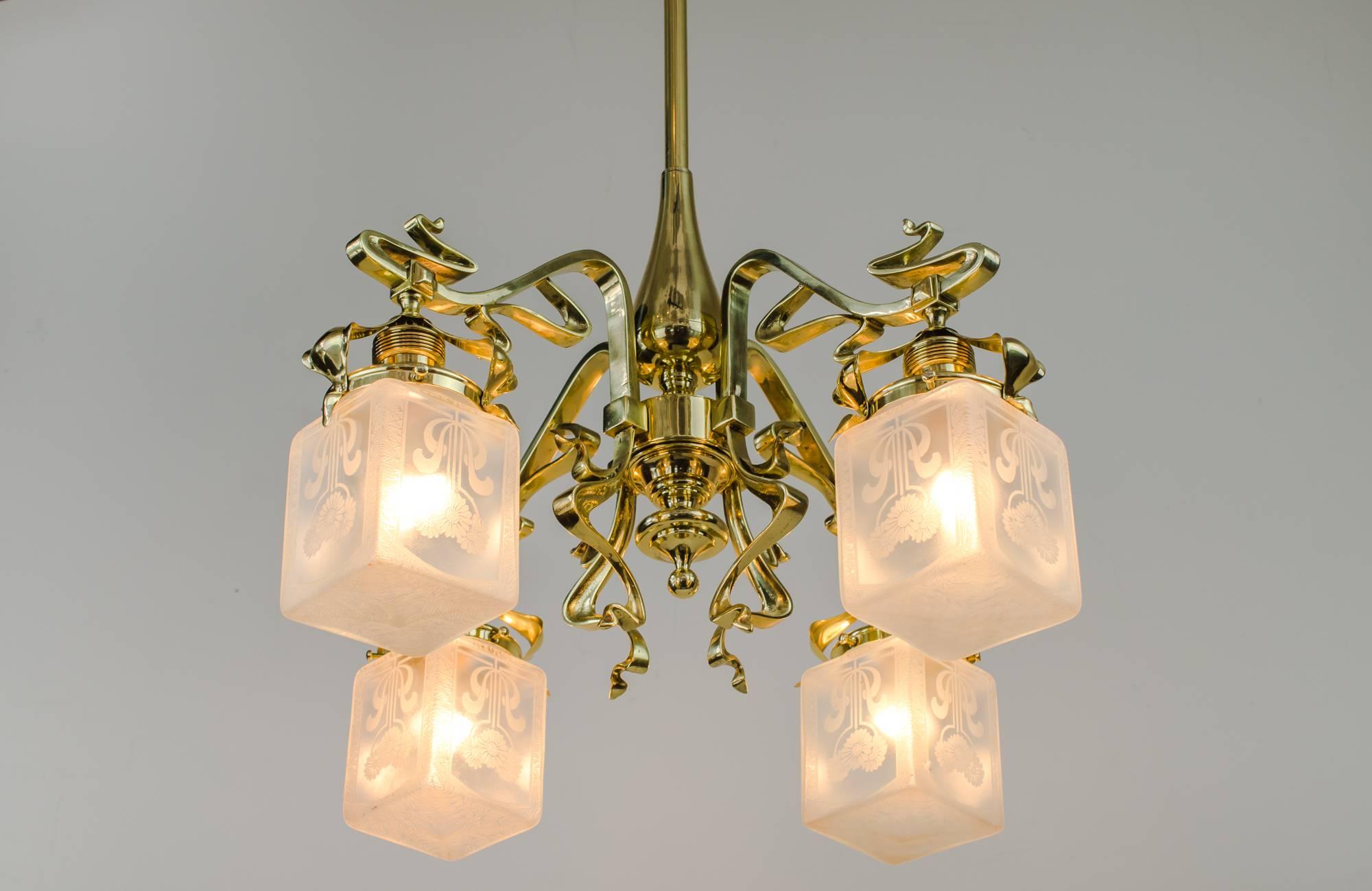 Very Beautiful Jugendstil Floral Chandelier with Original Glasses, circa 1908 In Excellent Condition In Wien, AT