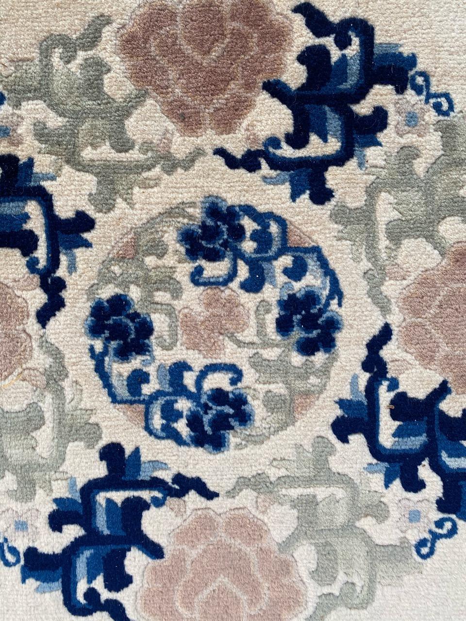 Schöner großer chinesischer Art-déco-Teppich im Vintage-Stil aus Peking im Zustand „Gut“ im Angebot in Saint Ouen, FR