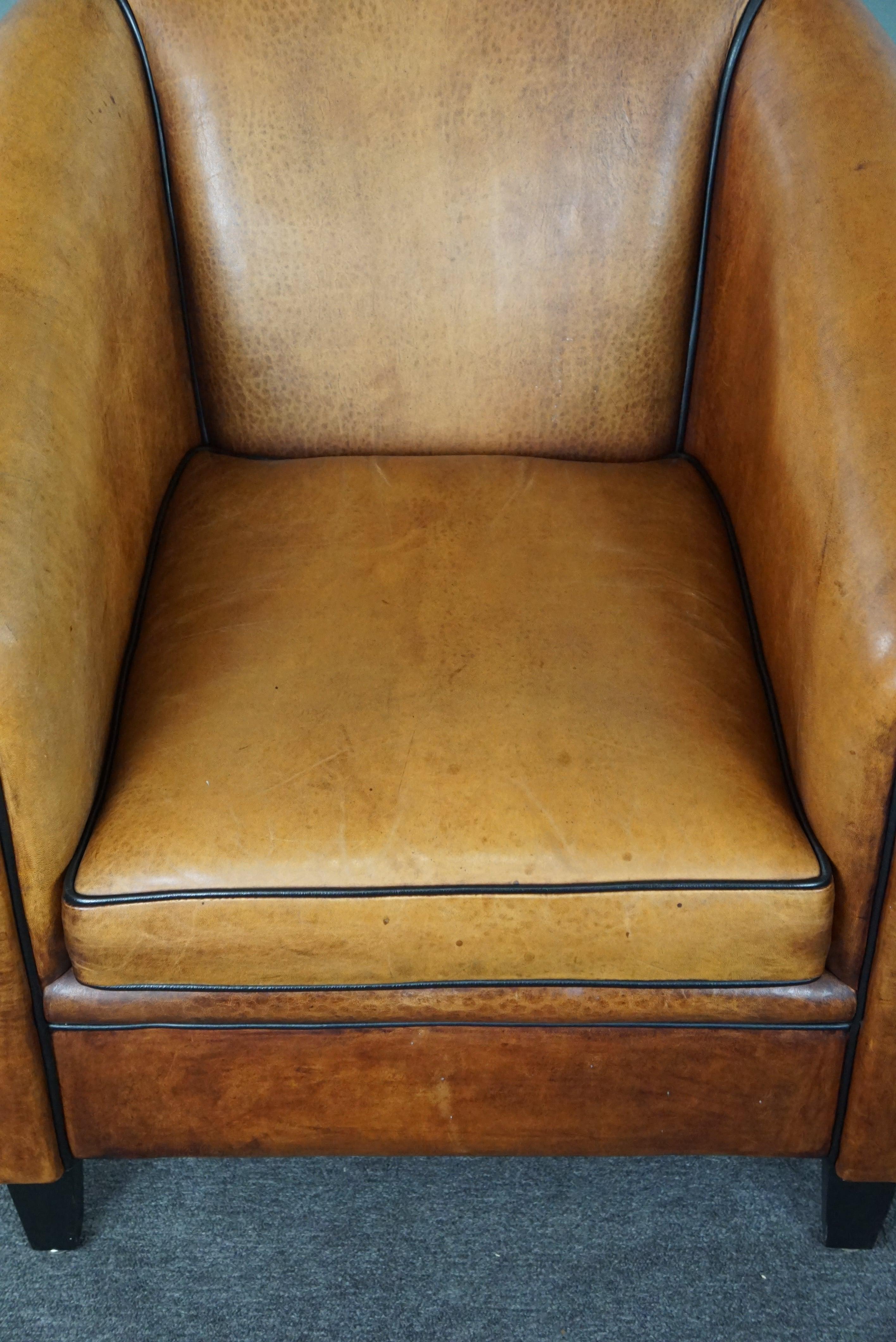 Very beautiful light sheep leather club armchair with black piping For Sale 1