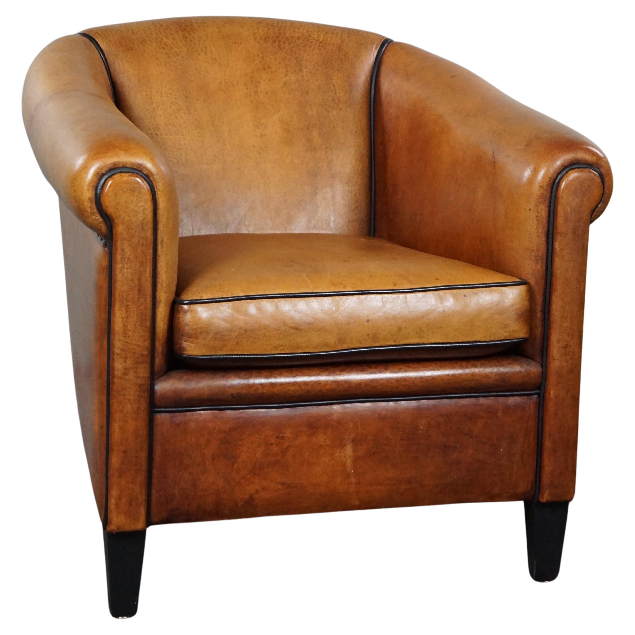 Very beautiful light sheep leather club armchair with black piping For Sale