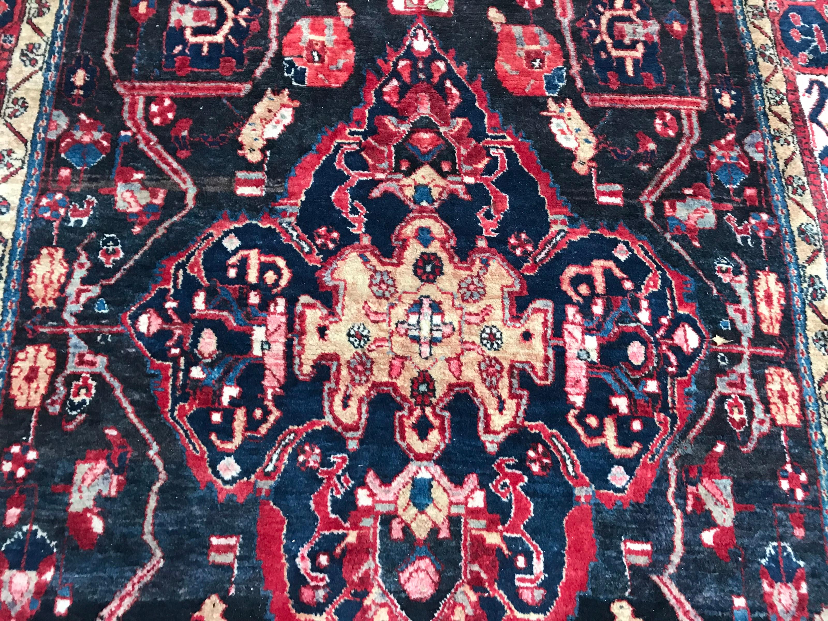 Preciosa alfombra kurda de mediados del siglo XX en Bueno estado para la venta en Saint Ouen, FR