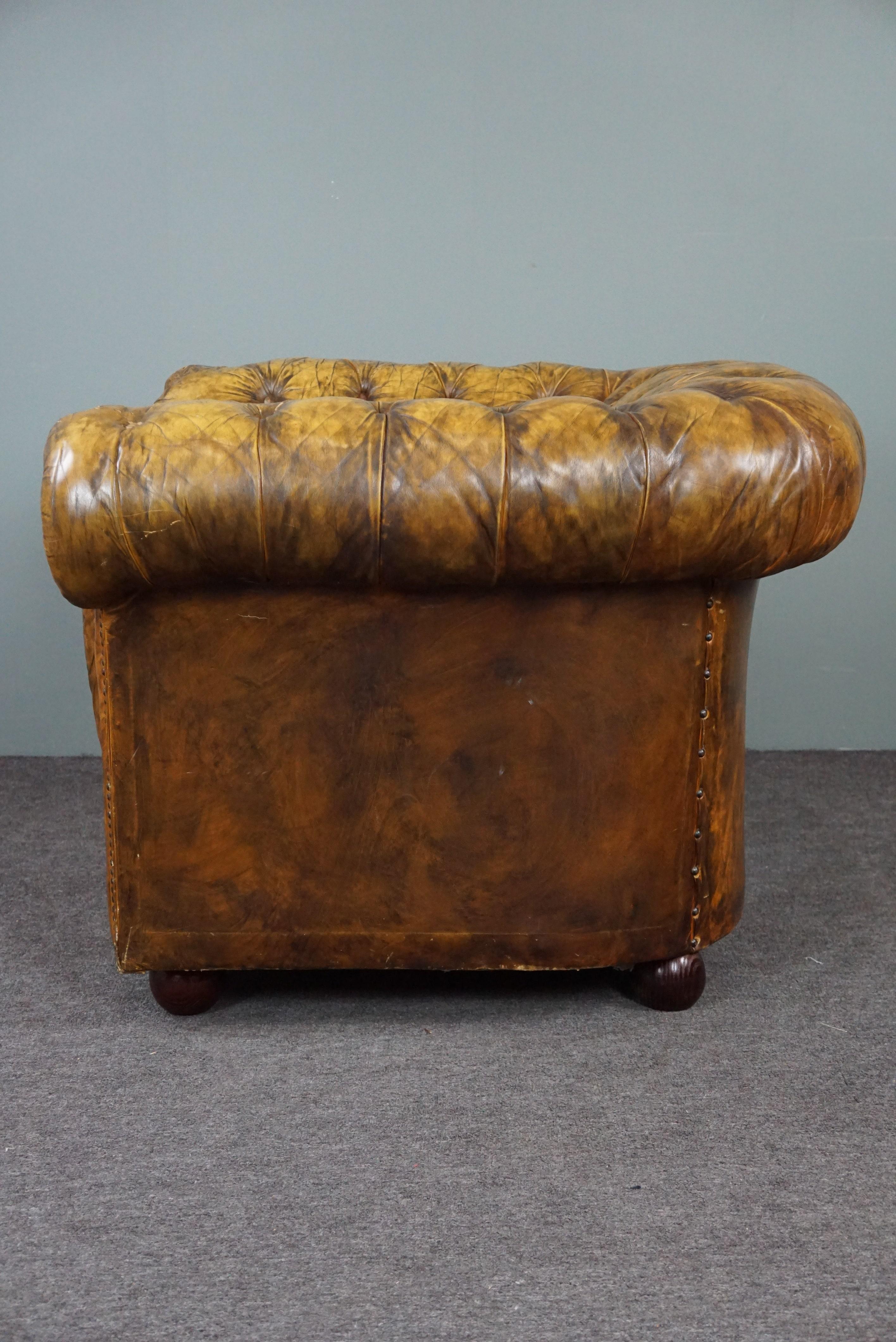 Hand-Crafted Very beautiful old Chesterfield armchair full of patina For Sale