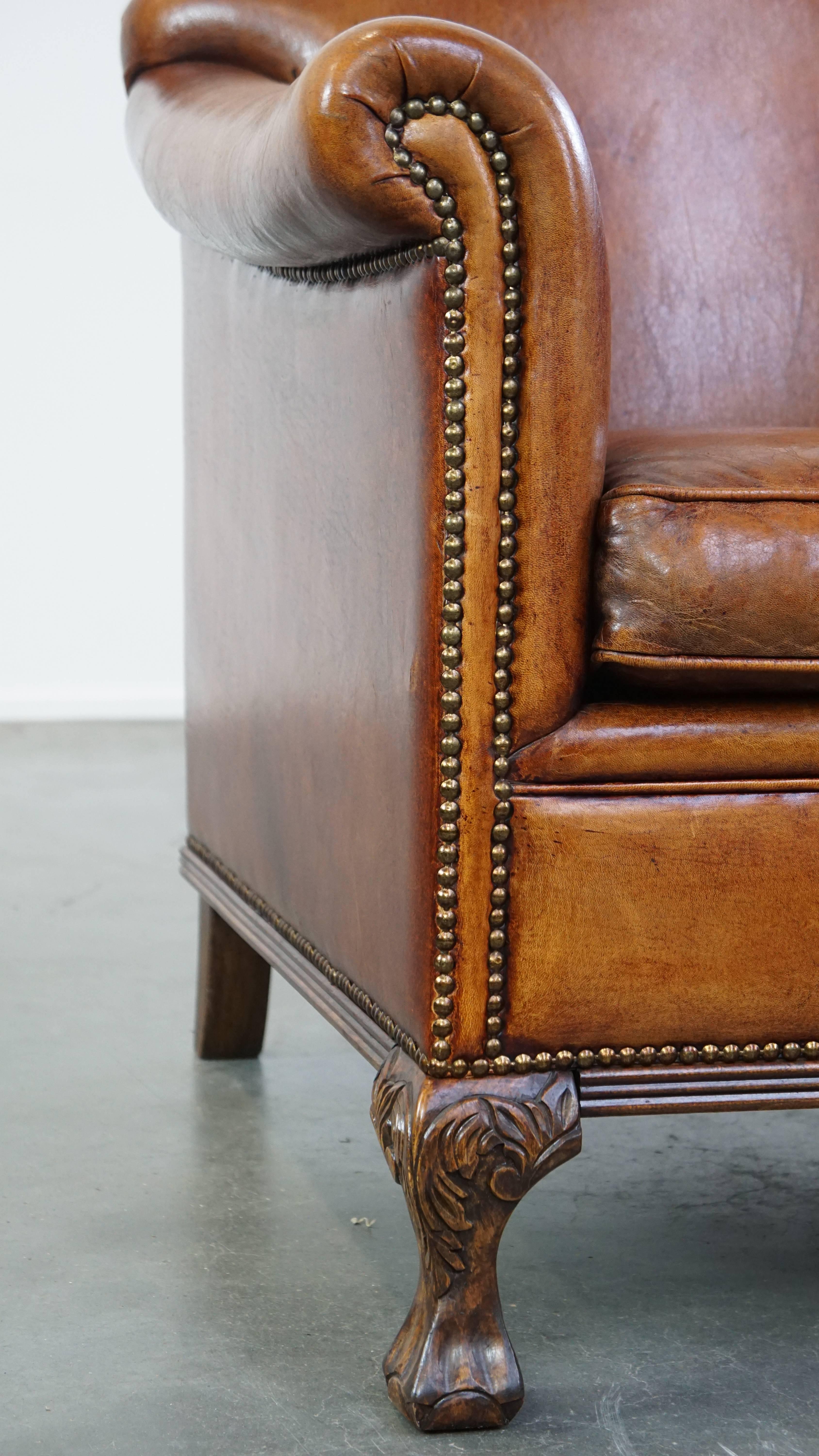 Very beautiful sheepskin armchair with an elegant design and wood-carved legs For Sale 5