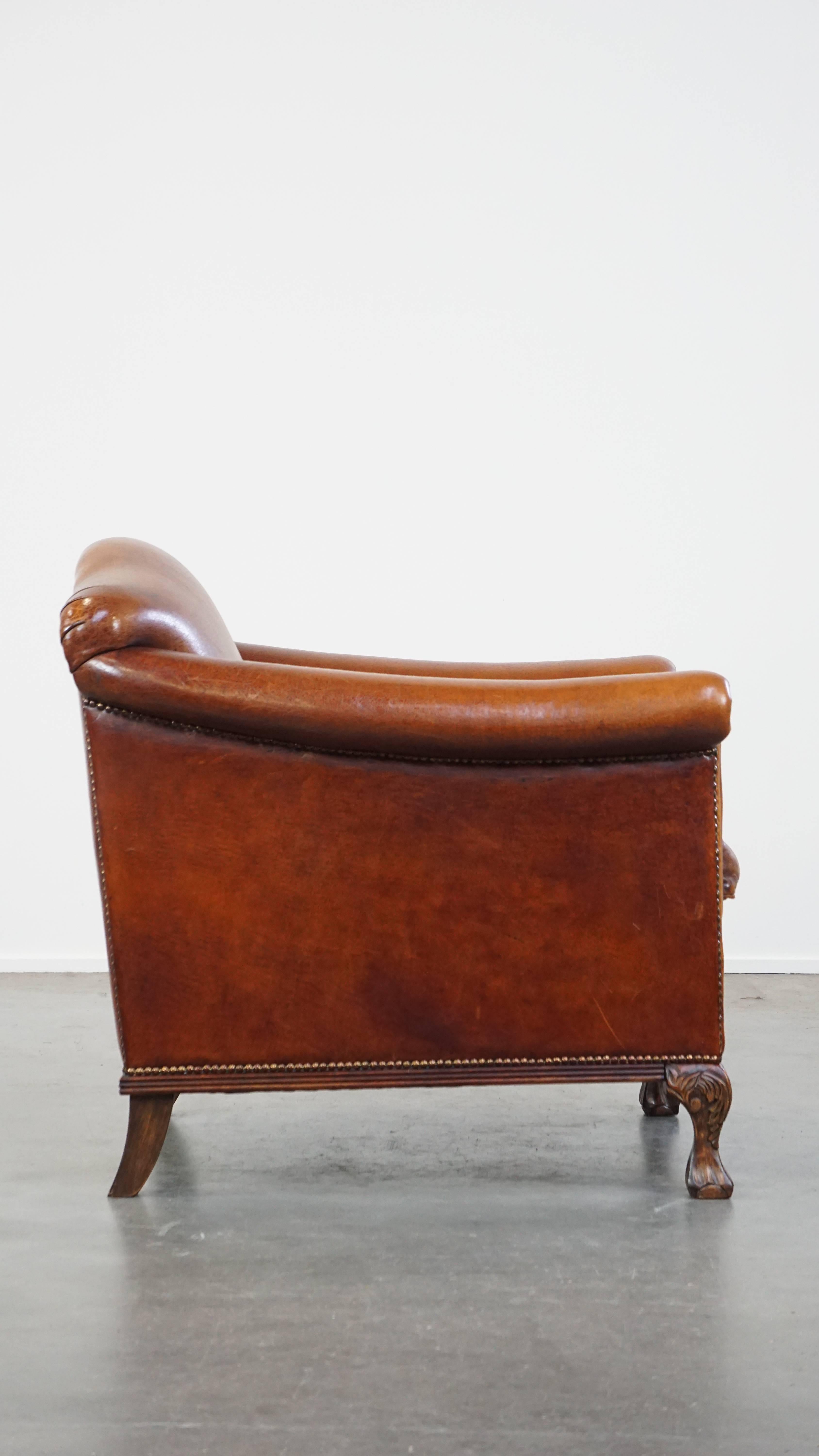 Hand-Crafted Very beautiful sheepskin armchair with an elegant design and wood-carved legs For Sale