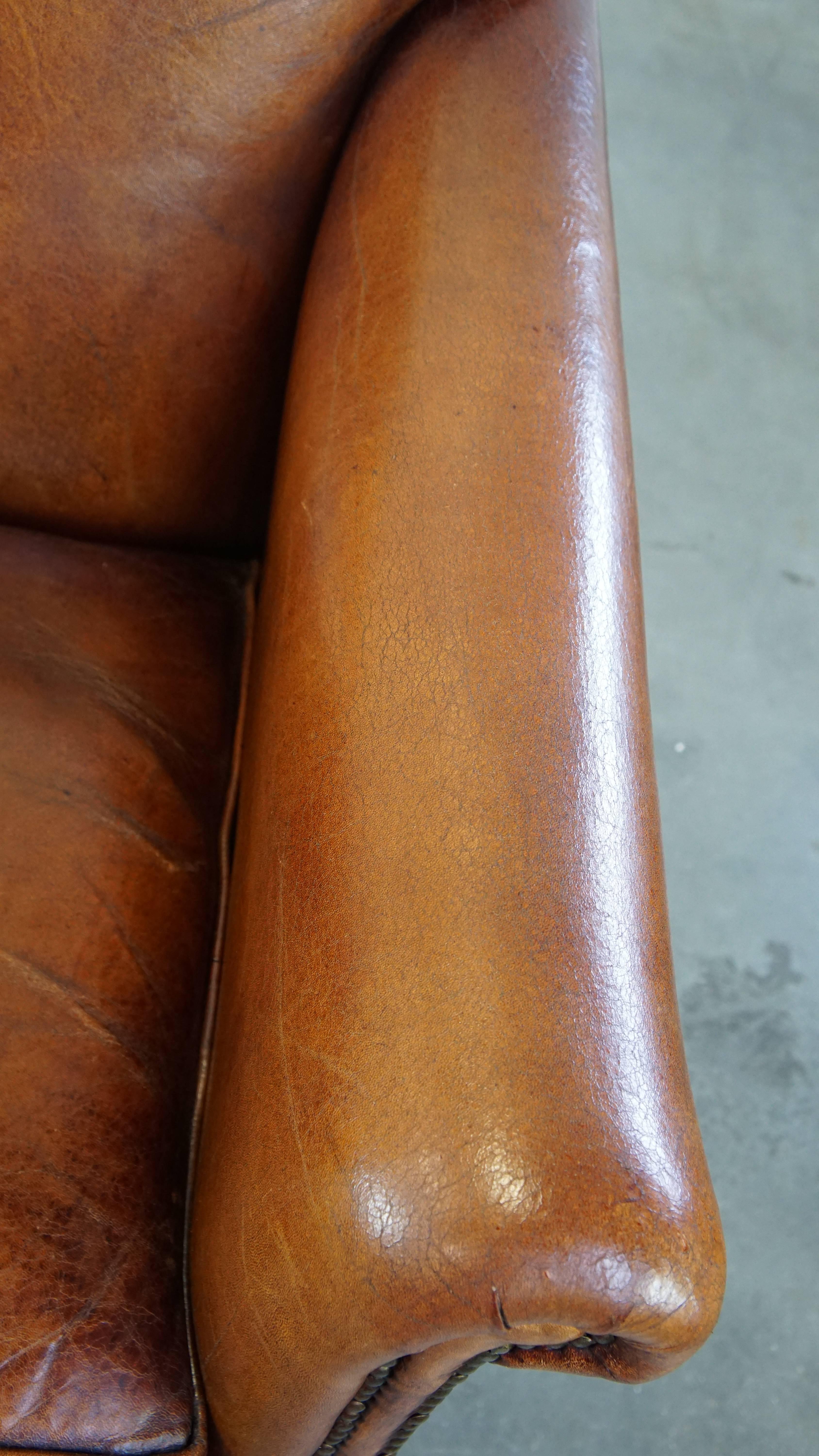 Very beautiful sheepskin armchair with an elegant design and wood-carved legs For Sale 2