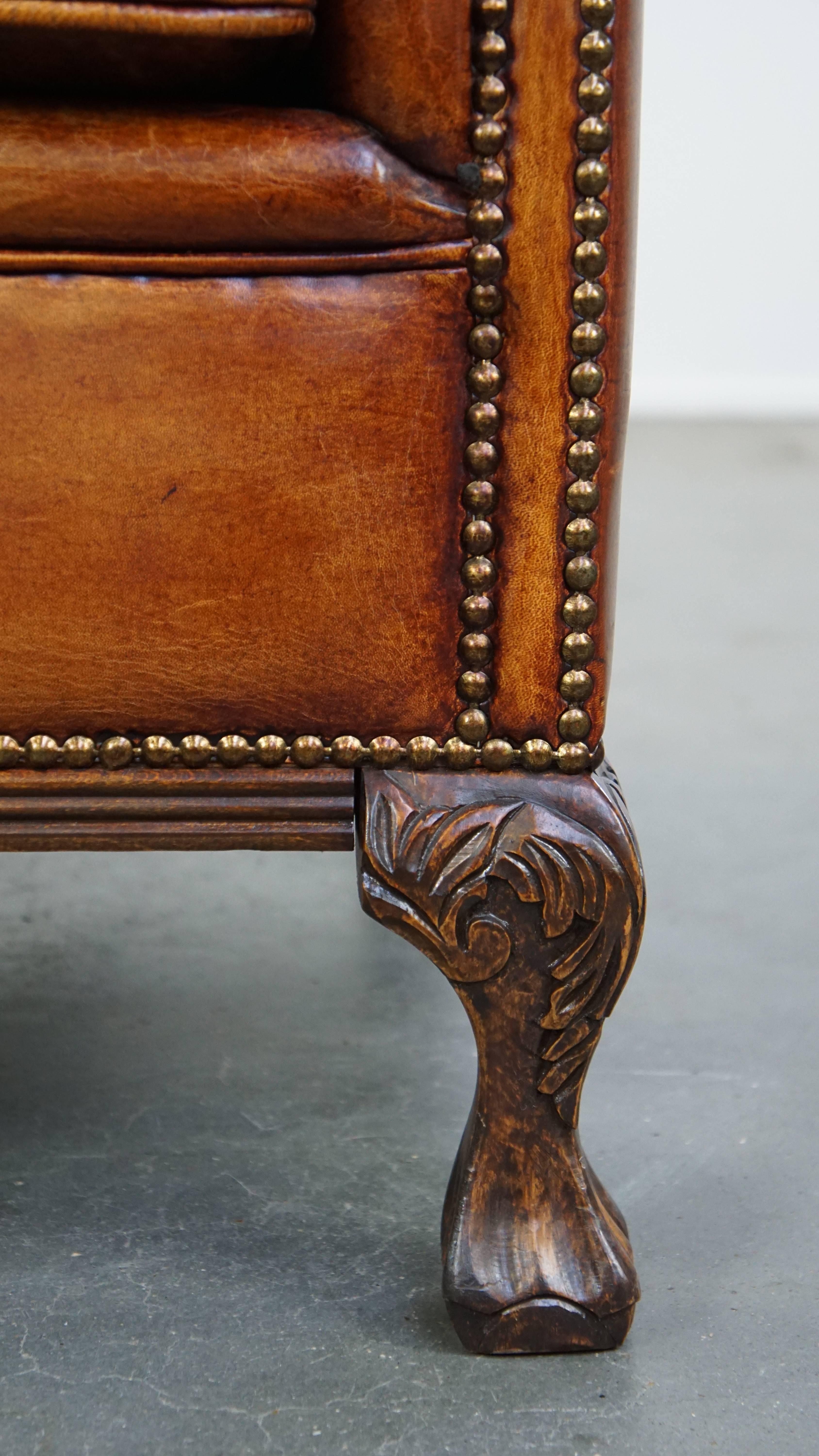 Very beautiful sheepskin armchair with an elegant design and wood-carved legs For Sale 3
