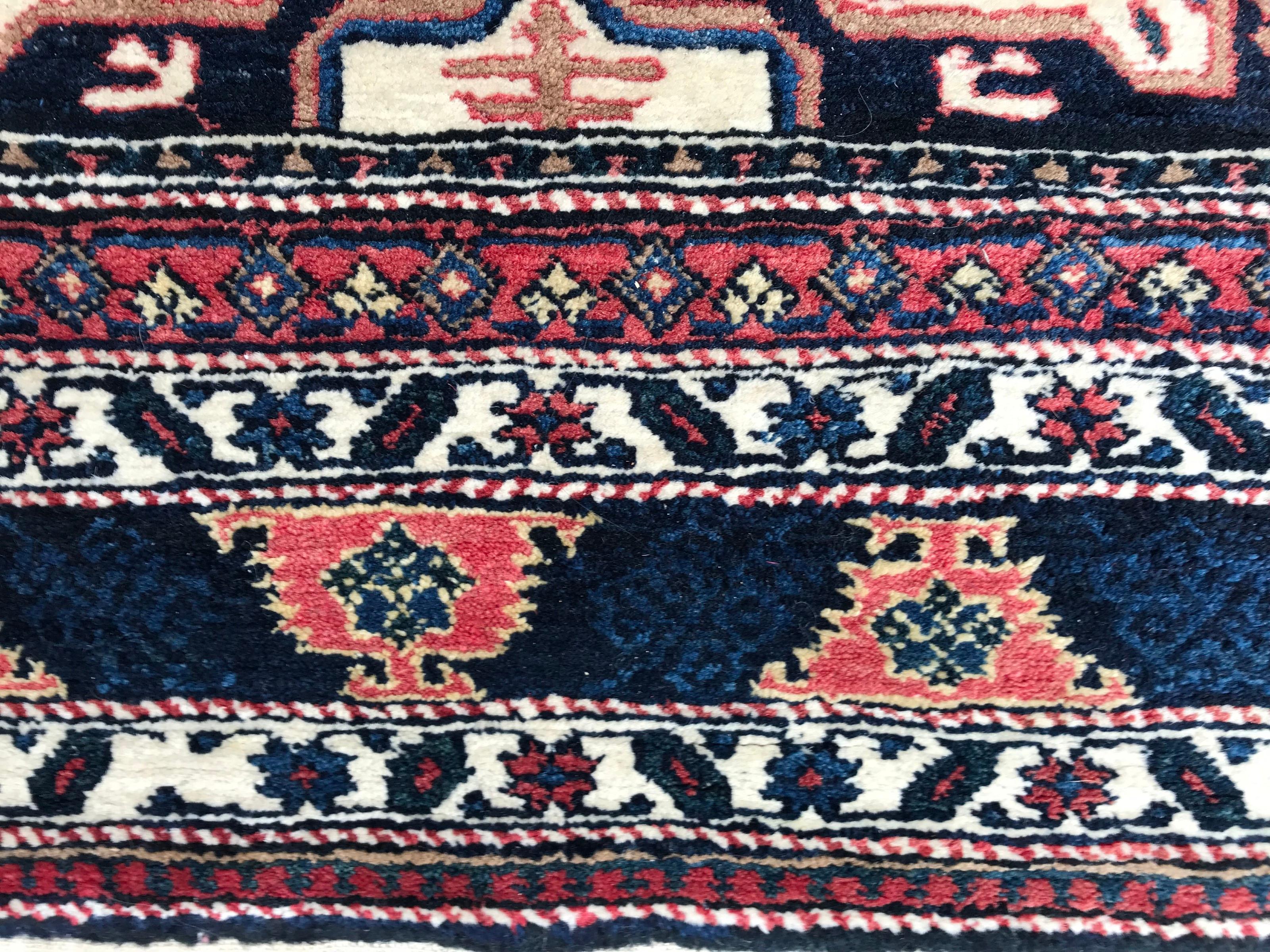Azerbaïdjanais Bobyrug's Very Beautiful Vintage Fine Caucasian Chirwan Rug (Très beau tapis caucasien vintage en chirwan) en vente