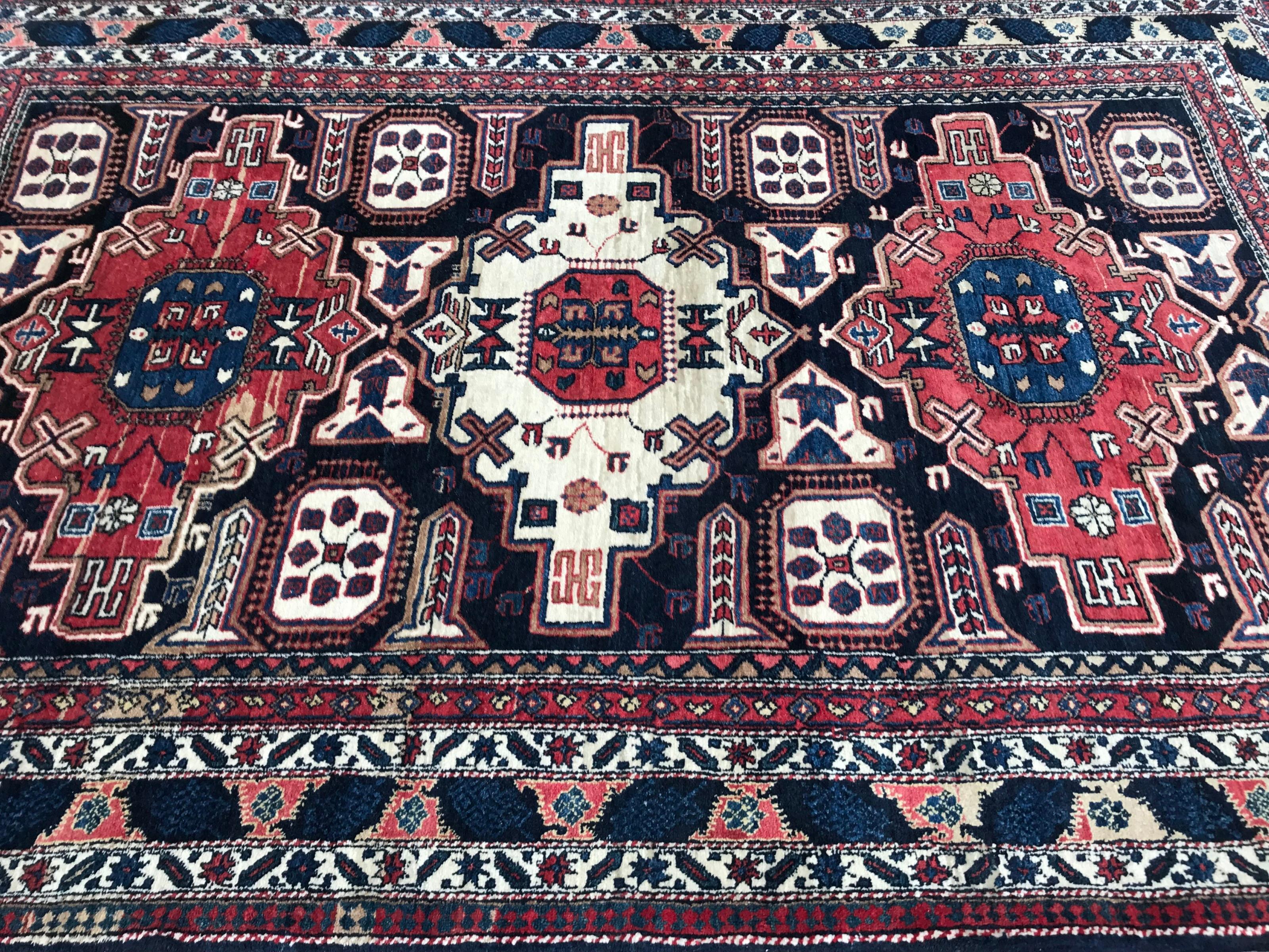 Bobyrug’s Very Beautiful Vintage Fine Caucasian Chirwan Rug In Good Condition For Sale In Saint Ouen, FR