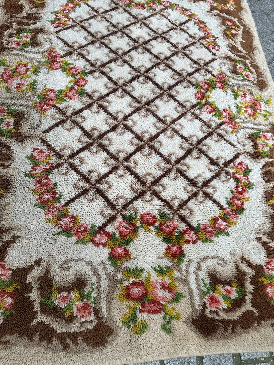 Schöner französischer Cogolin-Teppich im Aubusson-Stil aus der Mitte des Jahrhunderts mit schönem Blumenmuster und schönen Farben, komplett handgeknüpft mit Wolle auf Baumwollbasis 

✨✨✨
