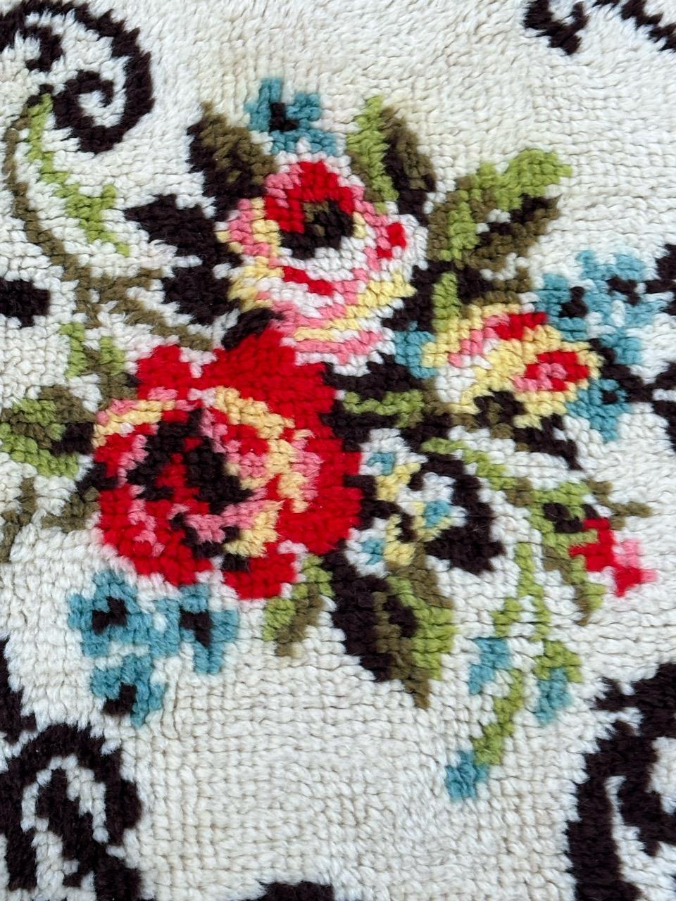 Nice mid century French Aubusson style, Cogolin rug with beautiful floral design and nice colours , entirely hand knotted with wool on cotton foundation 

✨✨✨
