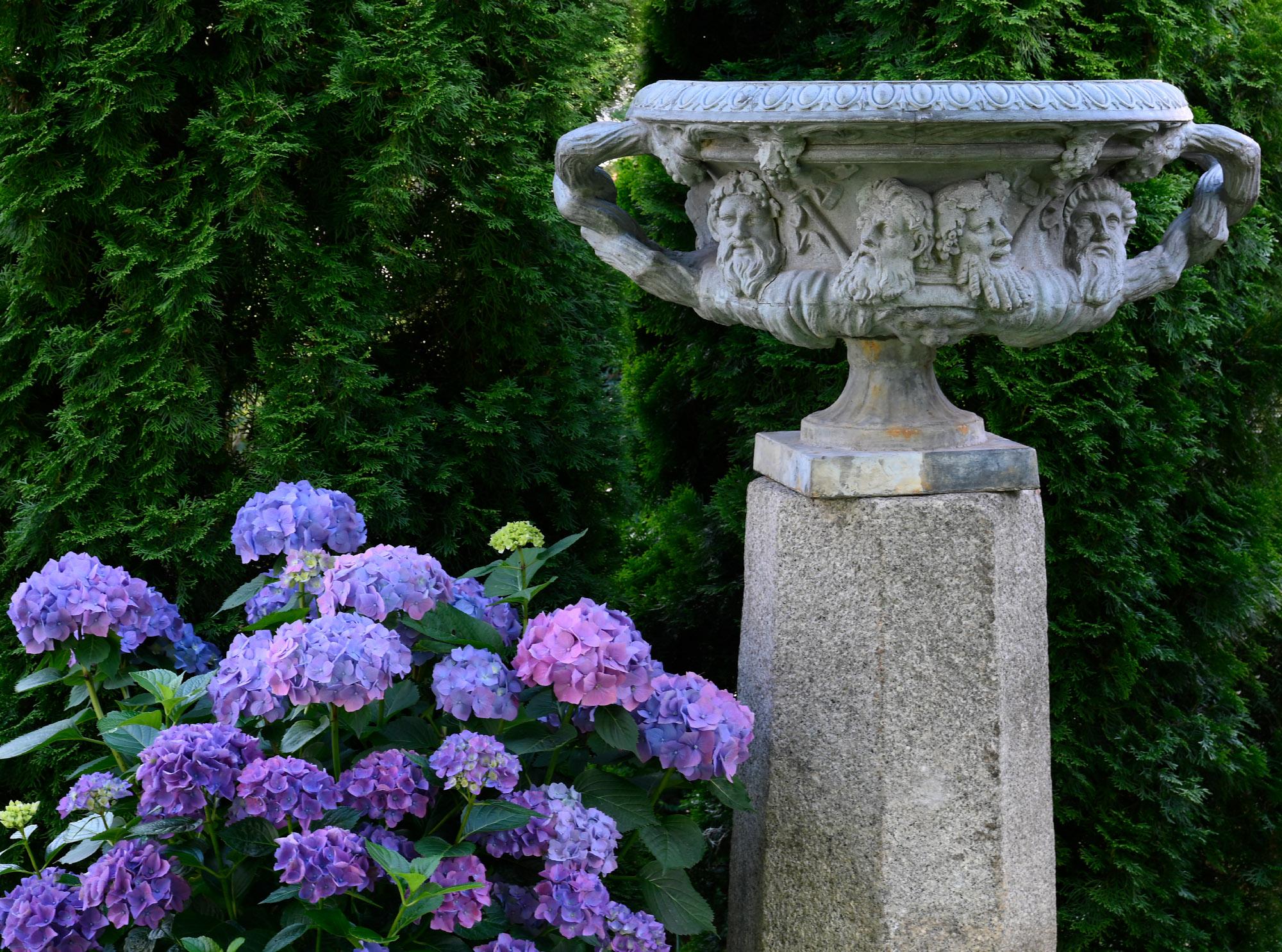 A very big 19th century zinc Warwick vase, 1820, England
The Warwick vase is impressive in size and design, can also filled with plants;

The Warwick vase is an ancient Roman marble vase with Bacchic ornament that has discovered at Hadrians