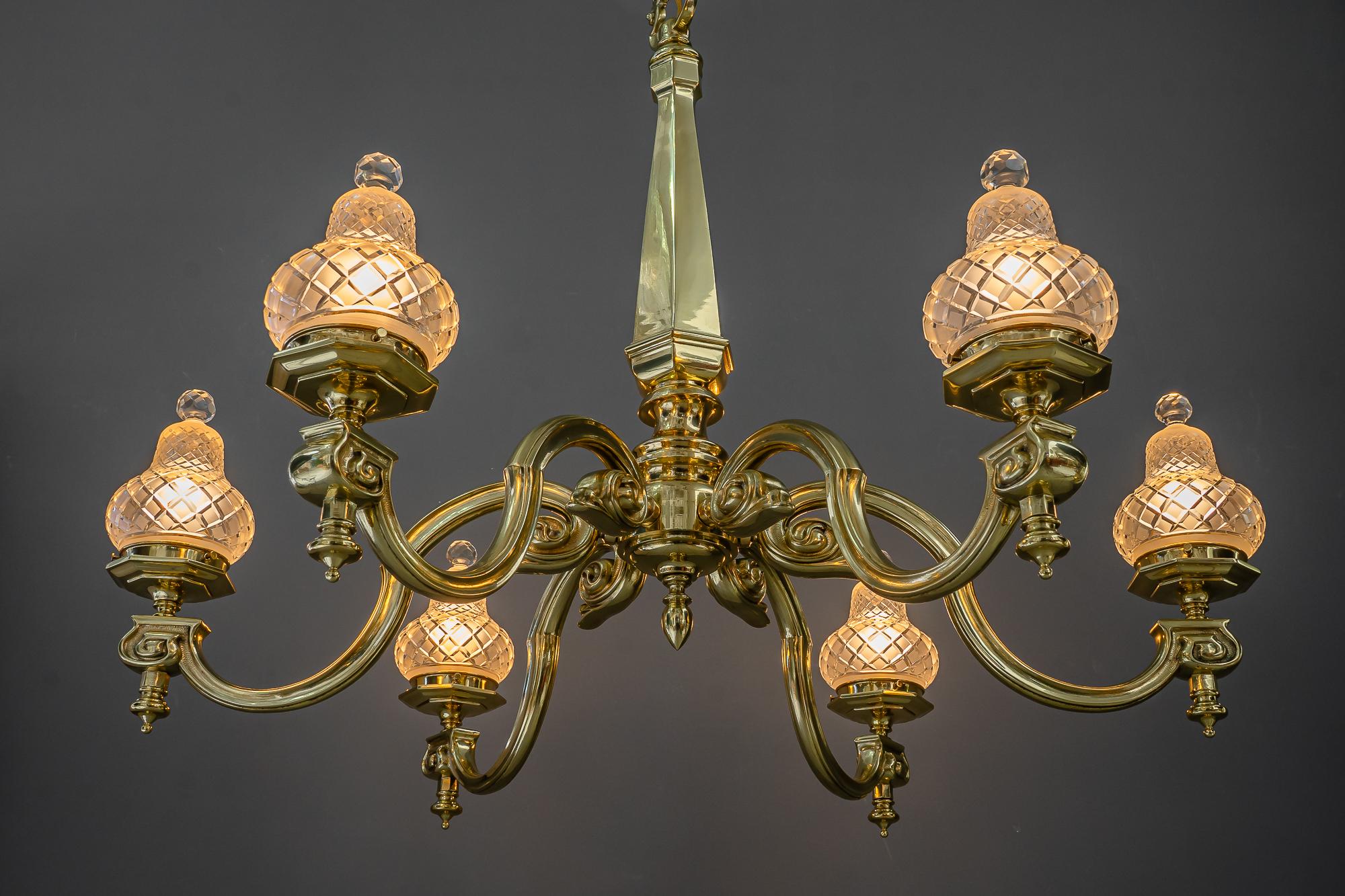 Sehr großer Art-Déco-Kronleuchter mit original geschliffenen Glasschirmen Vienna um 1920 im Angebot 6