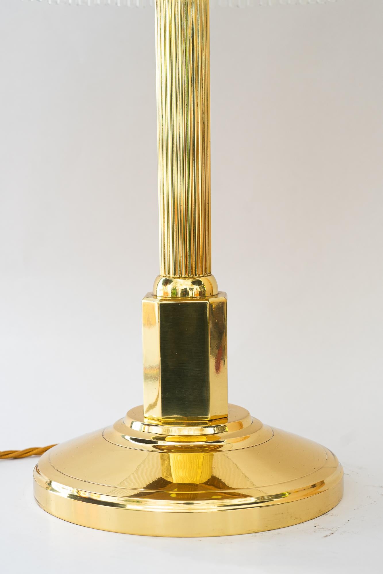 Début du 20ème siècle Très grande lampe de table art déco avec verre opalin et Sticks vienne années 1920 en vente