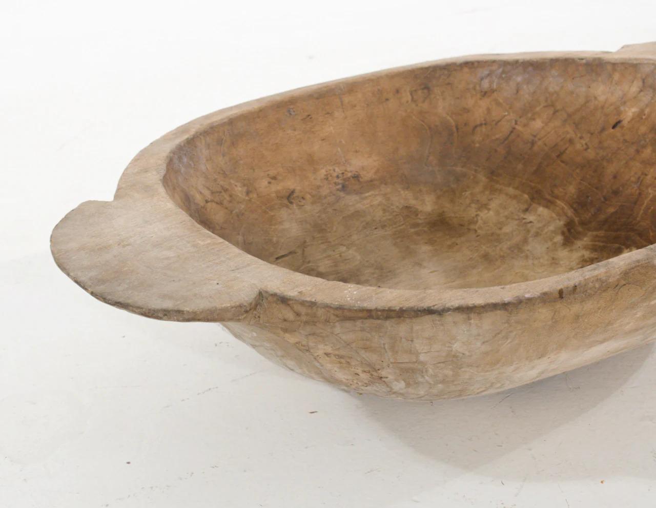 Very big charming Swedish wooden bowl in carved wood, circa 1790 - 1810.