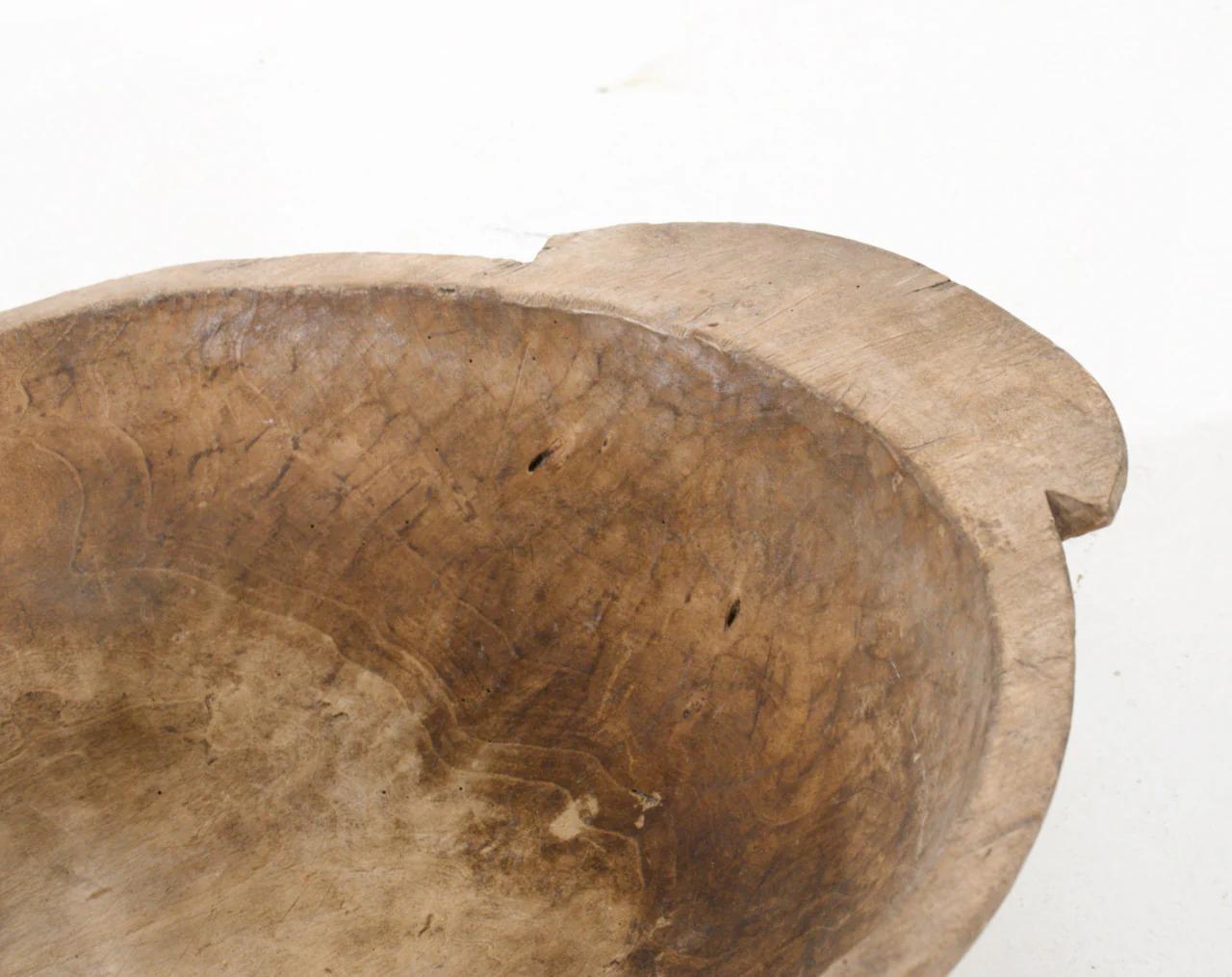 Very big charming Swedish wooden bowl, circa 1790 - 1810. In Good Condition For Sale In Aalsgaarde, DK
