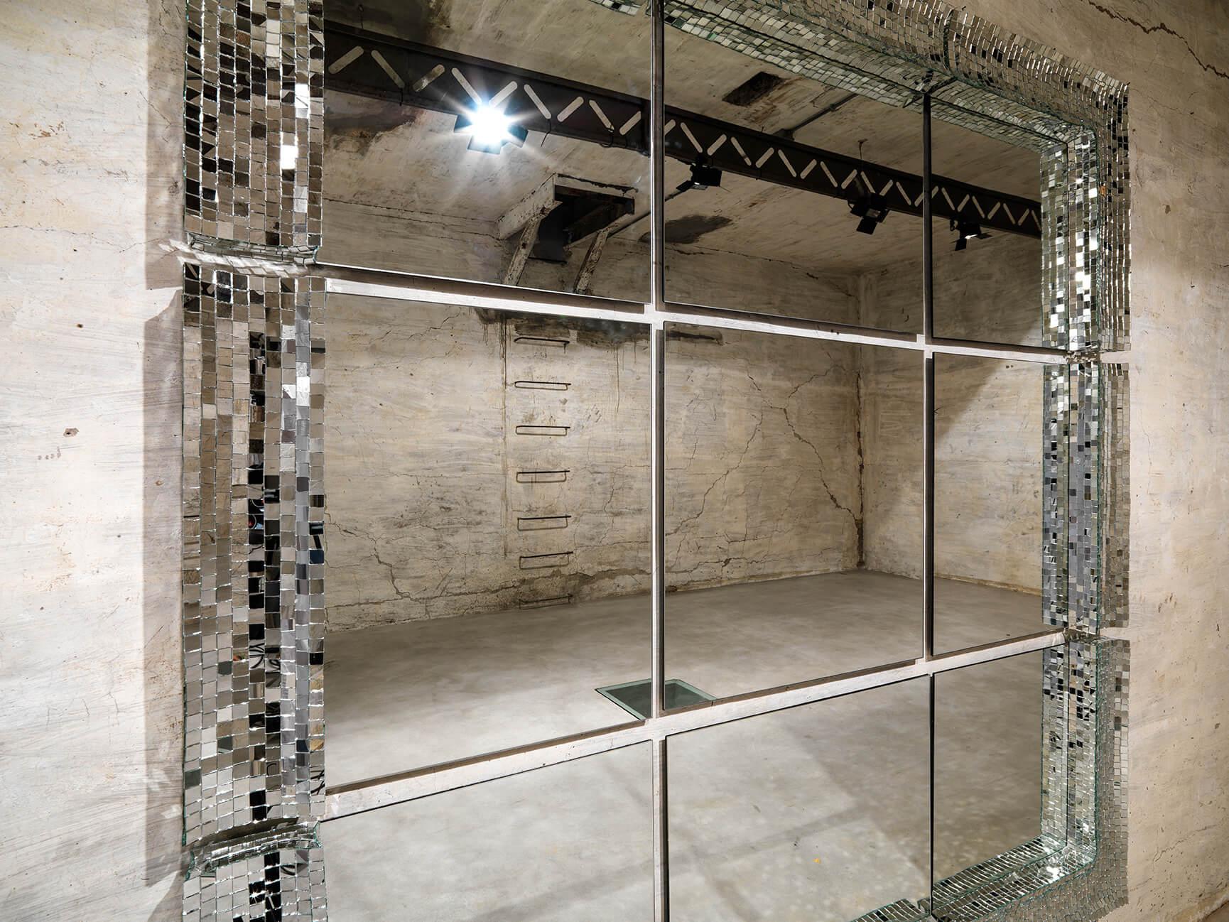 Moderne Très grand miroir de Davide Medri en vente