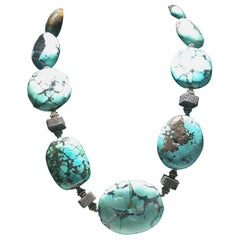 Collier très audacieux en turquoise massif.  Style Iris Apfel