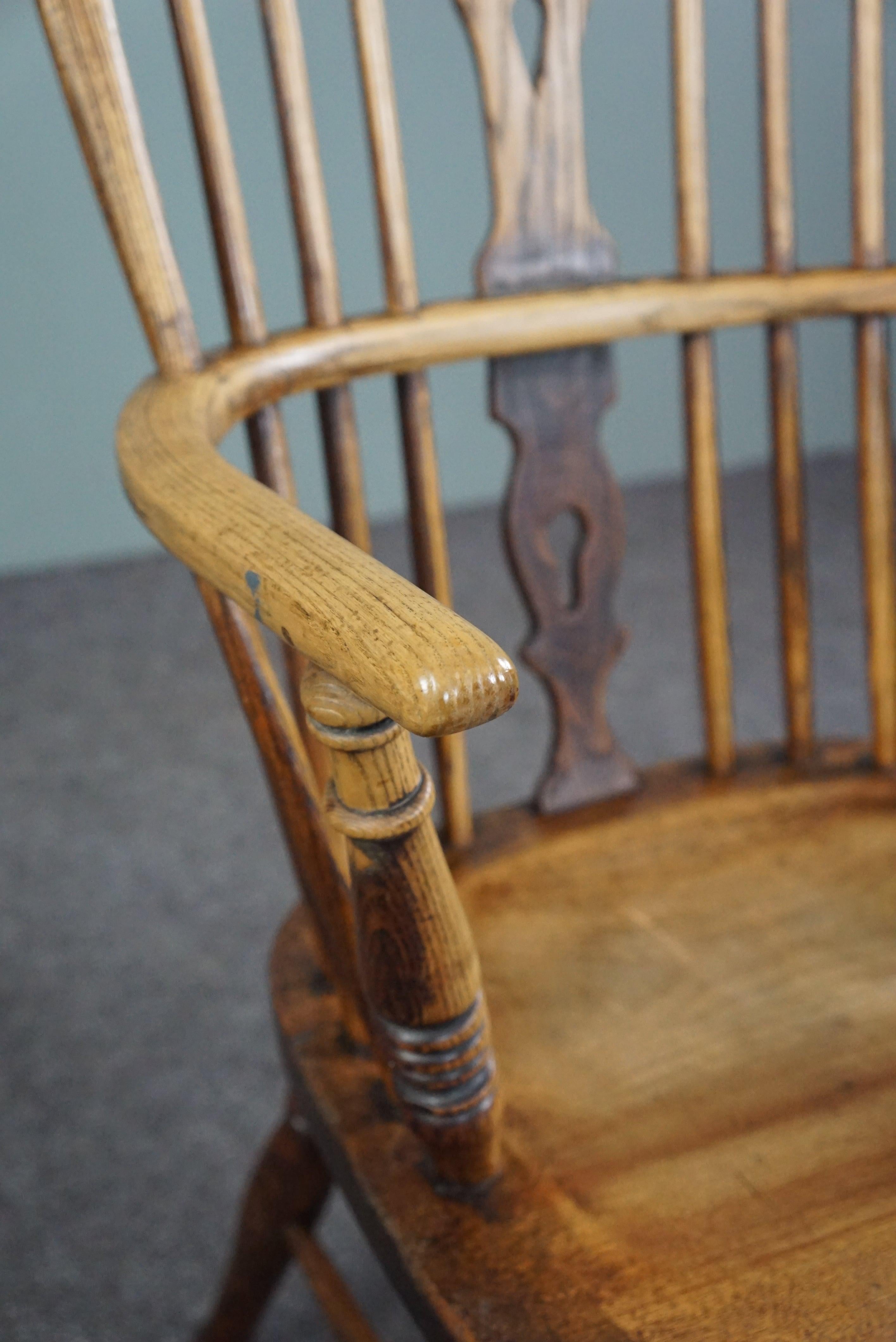 XVIIIe siècle et antérieur Très charmant fauteuil Windsor anglais ancien du 18ème siècle en vente