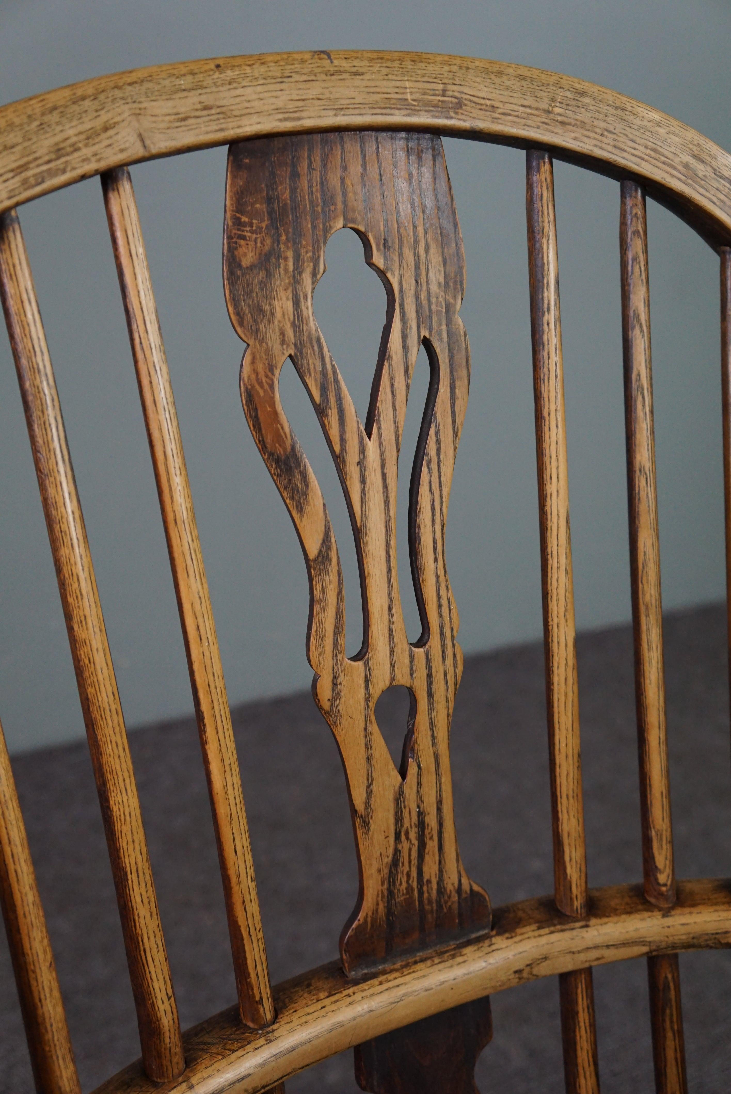 Bois Très charmant fauteuil Windsor anglais ancien du 18ème siècle en vente