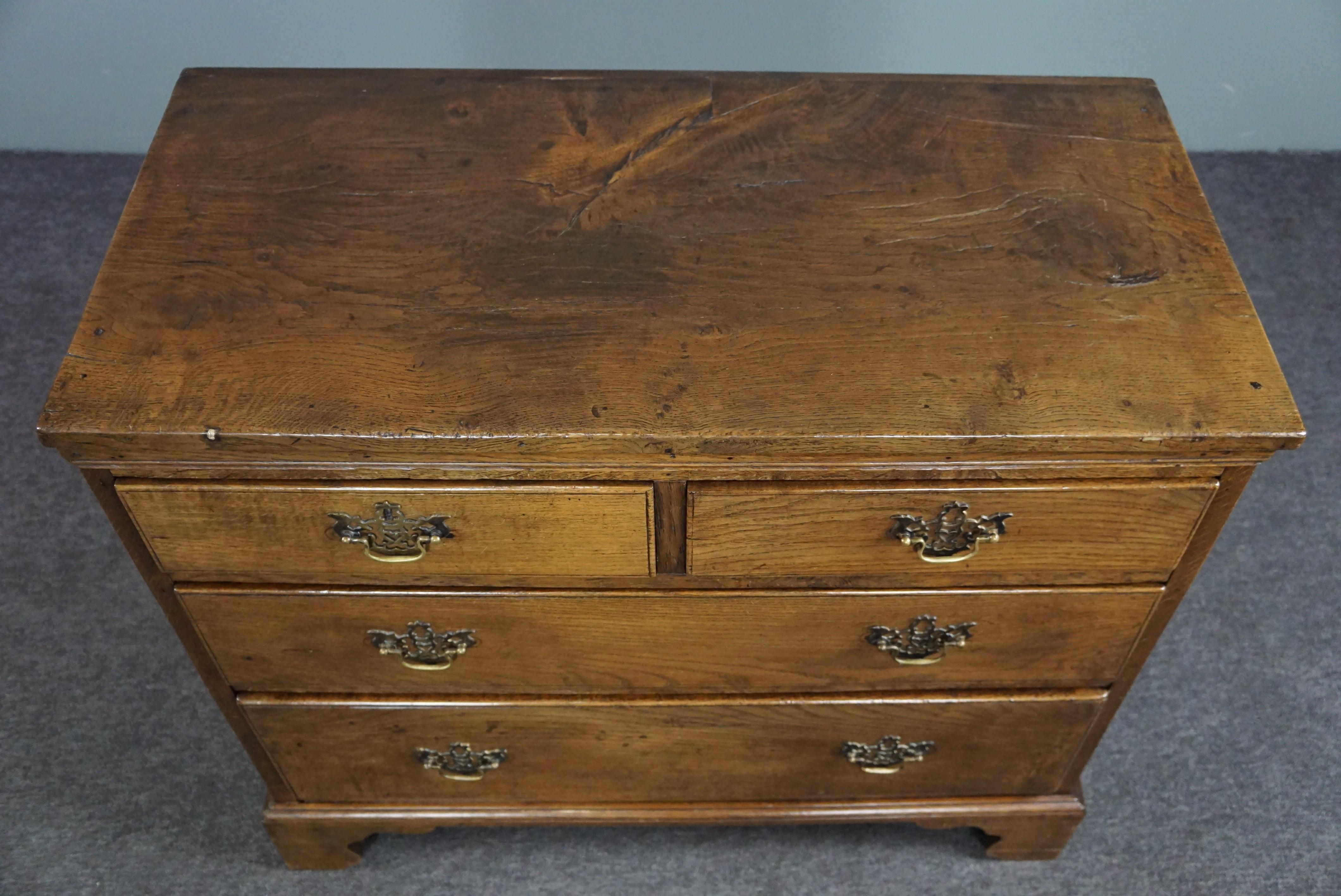 20th Century Very charming antique English oak chest of drawers For Sale