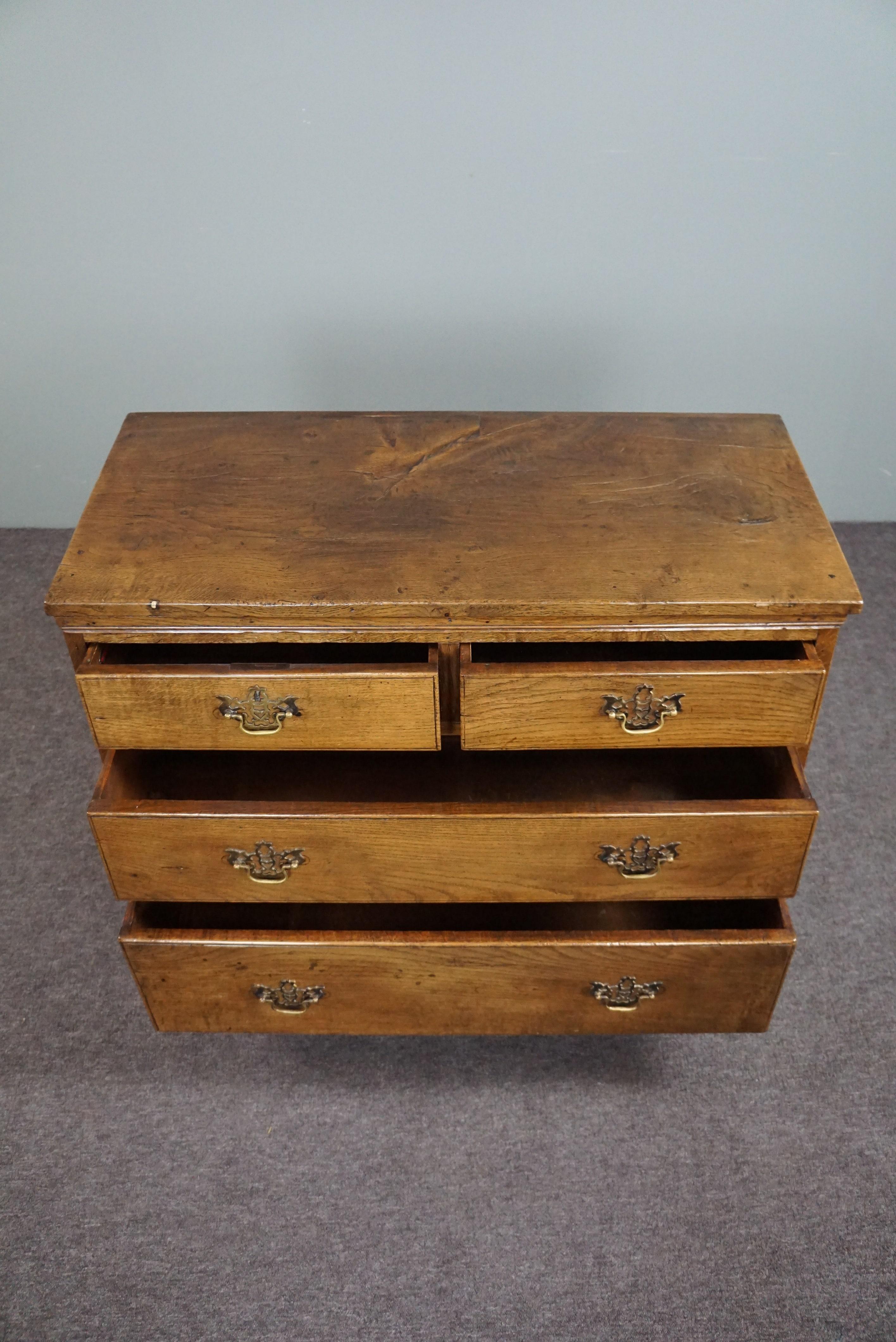 Very charming antique English oak chest of drawers For Sale 1