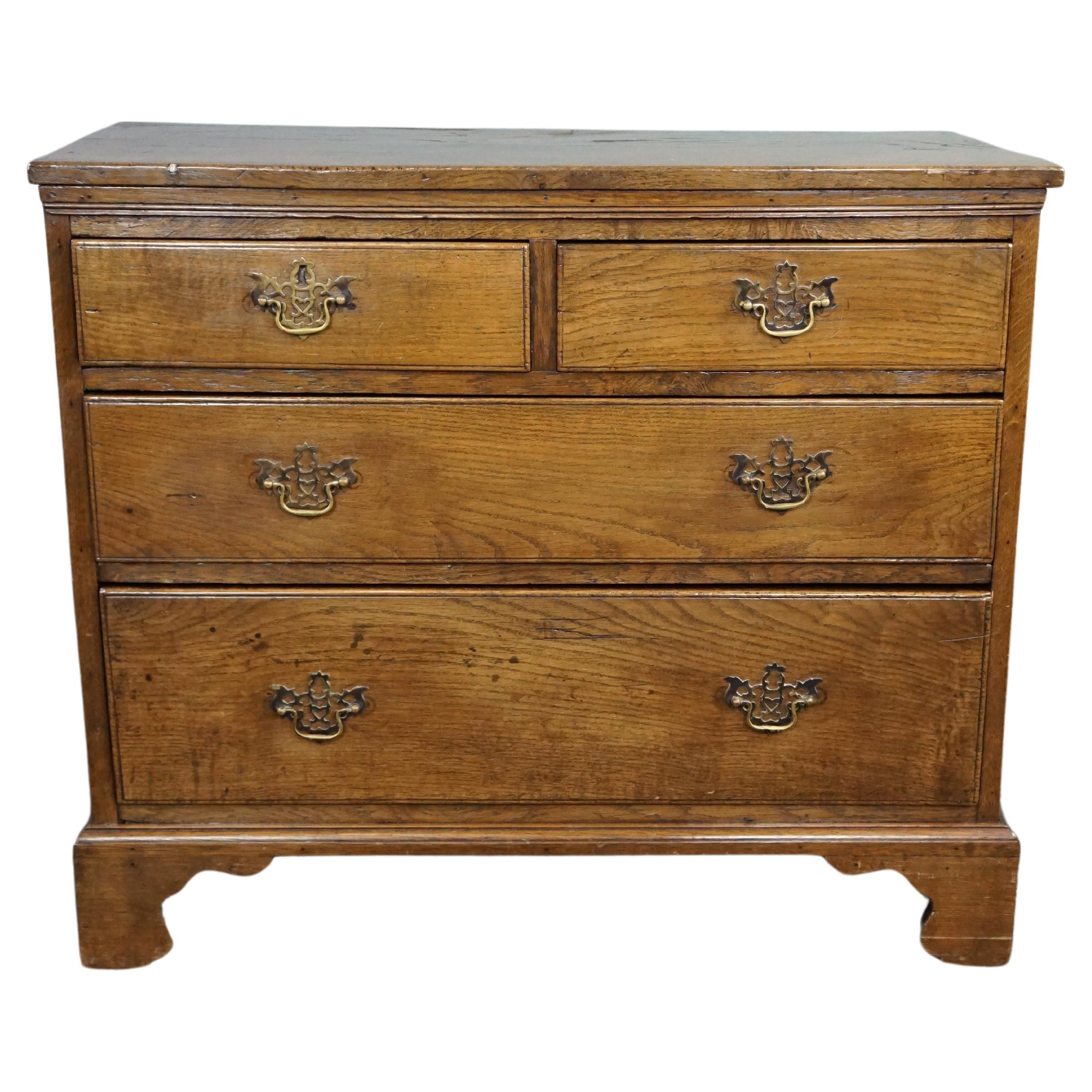 Very charming antique English oak chest of drawers For Sale