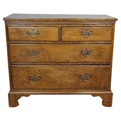 Very charming Vintage English oak chest of drawers