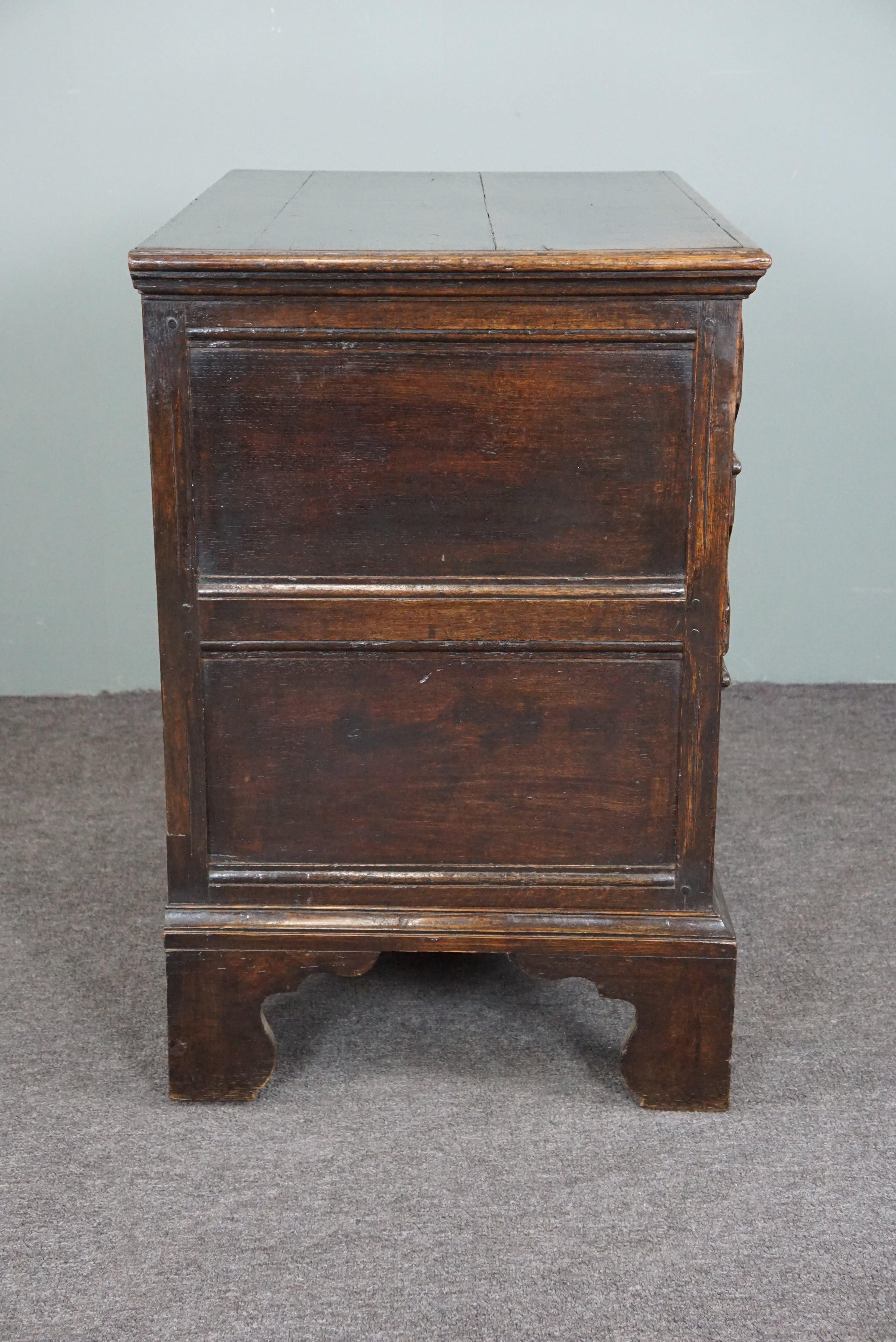 Fait main Très charmante commode anglaise ancienne en bois, XVIIIe siècle en vente
