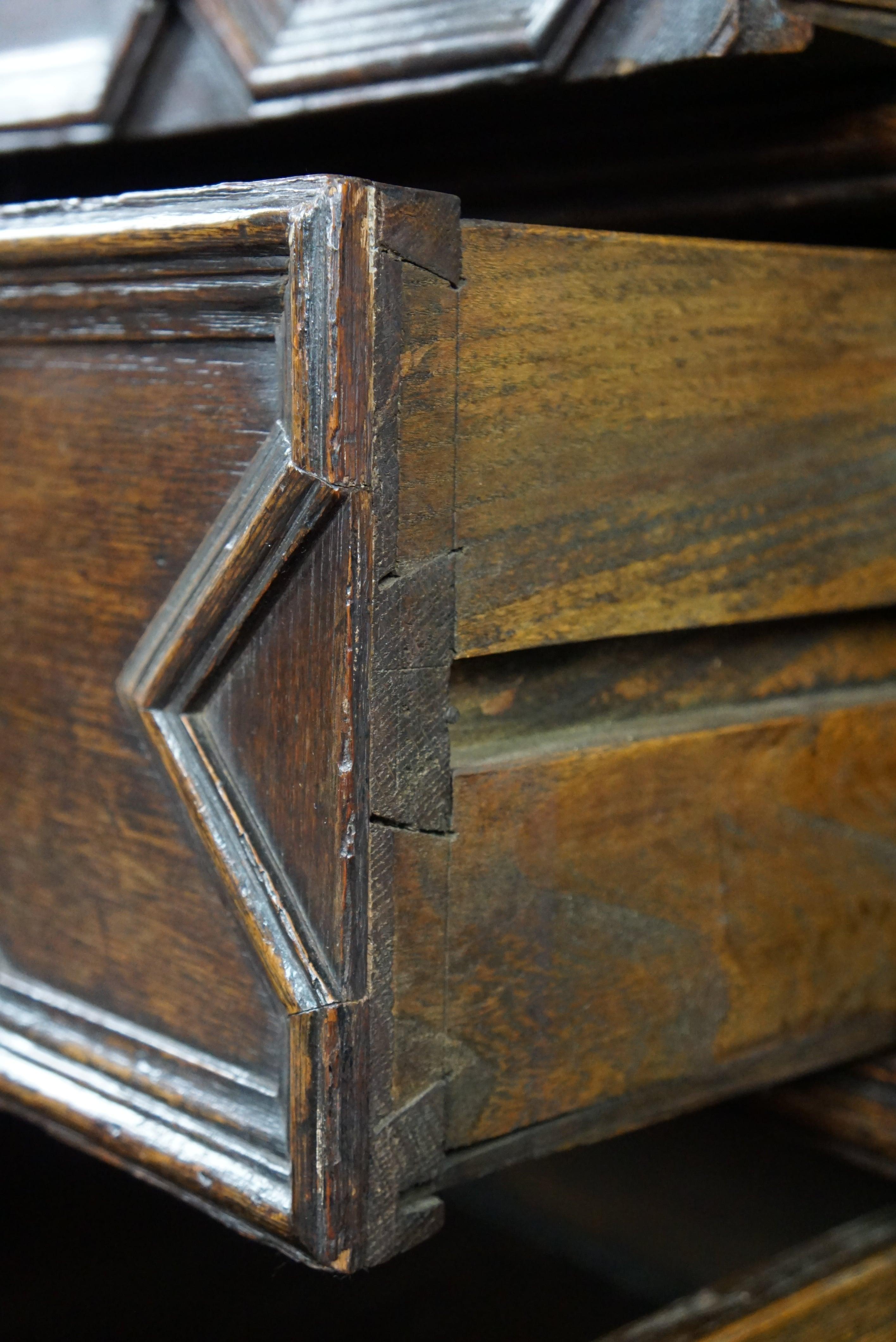 Very charming antique English wooden chest of drawers, 18th century For Sale 3