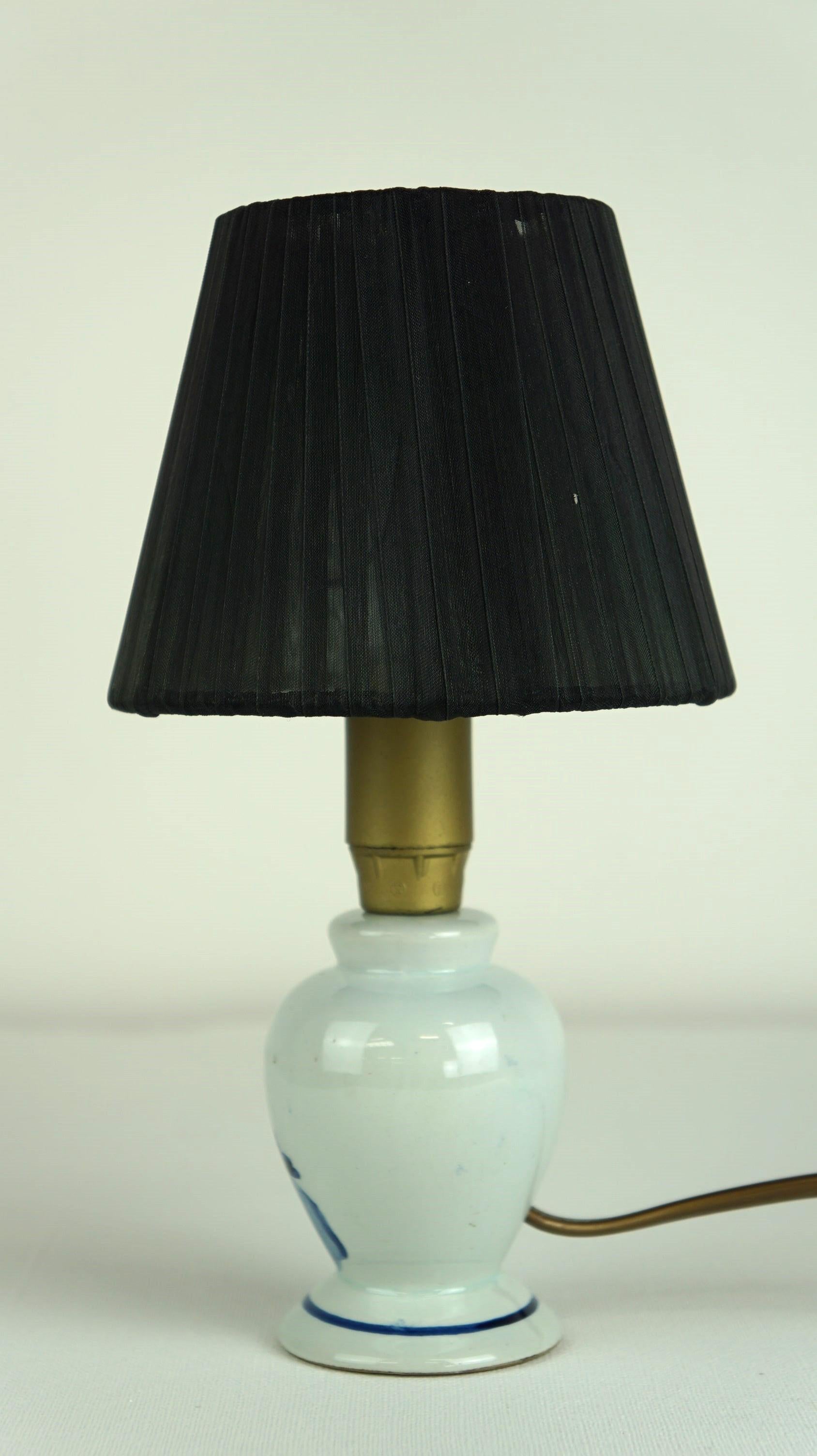 20th Century Very charming Delft blue ceramic lamp with a windmill design