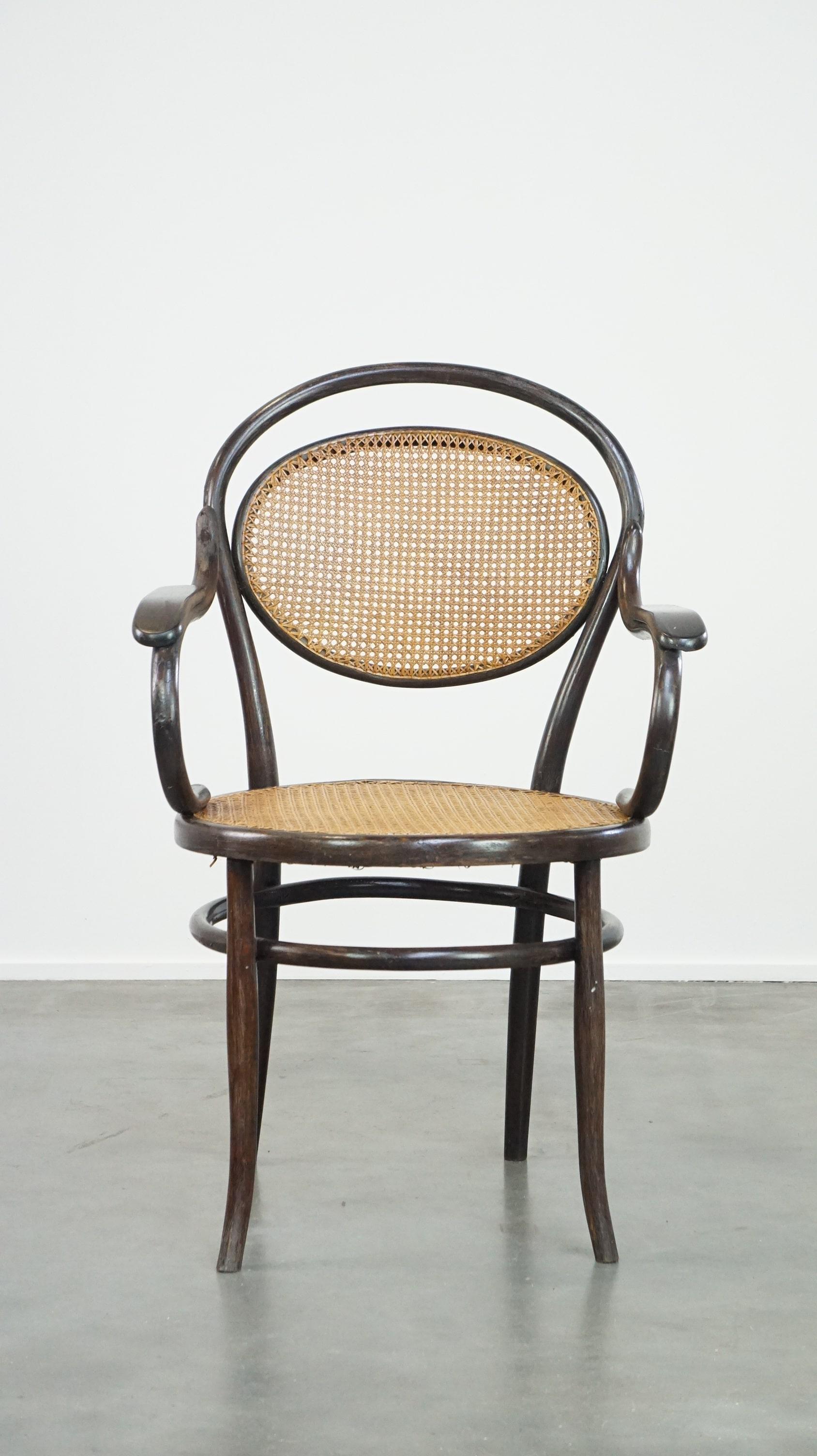 This stunning thonet design bistro chair features a curved bentwood frame and woven seat and backrest. It has a charming and elegant appearance and can easily be placed in almost any interior. Due to careful use, it shows some normal signs of wear,