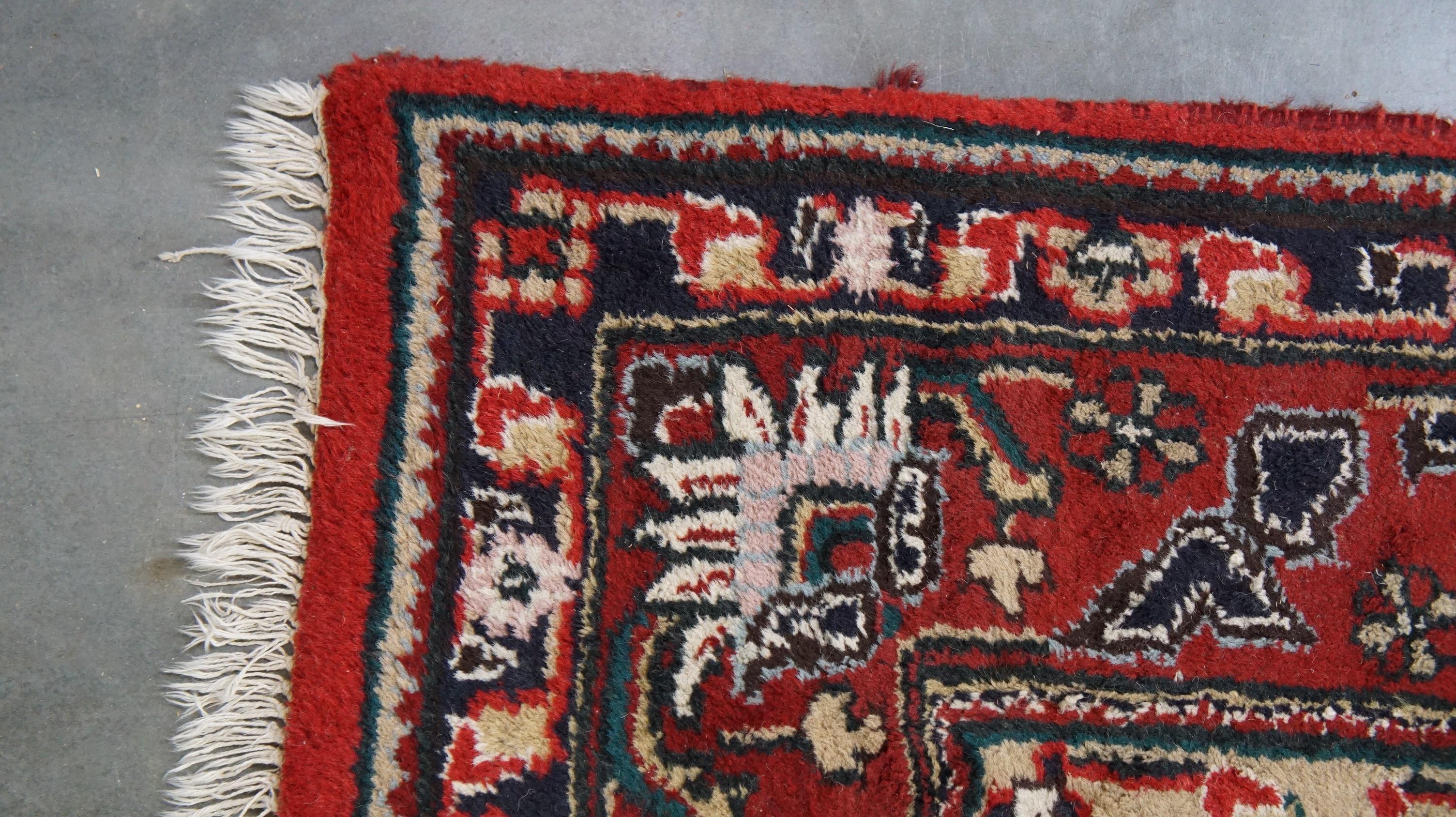Fait main Très charmant tapis de style oriental aux tons rouges et bleus 300 x 200 cm en vente