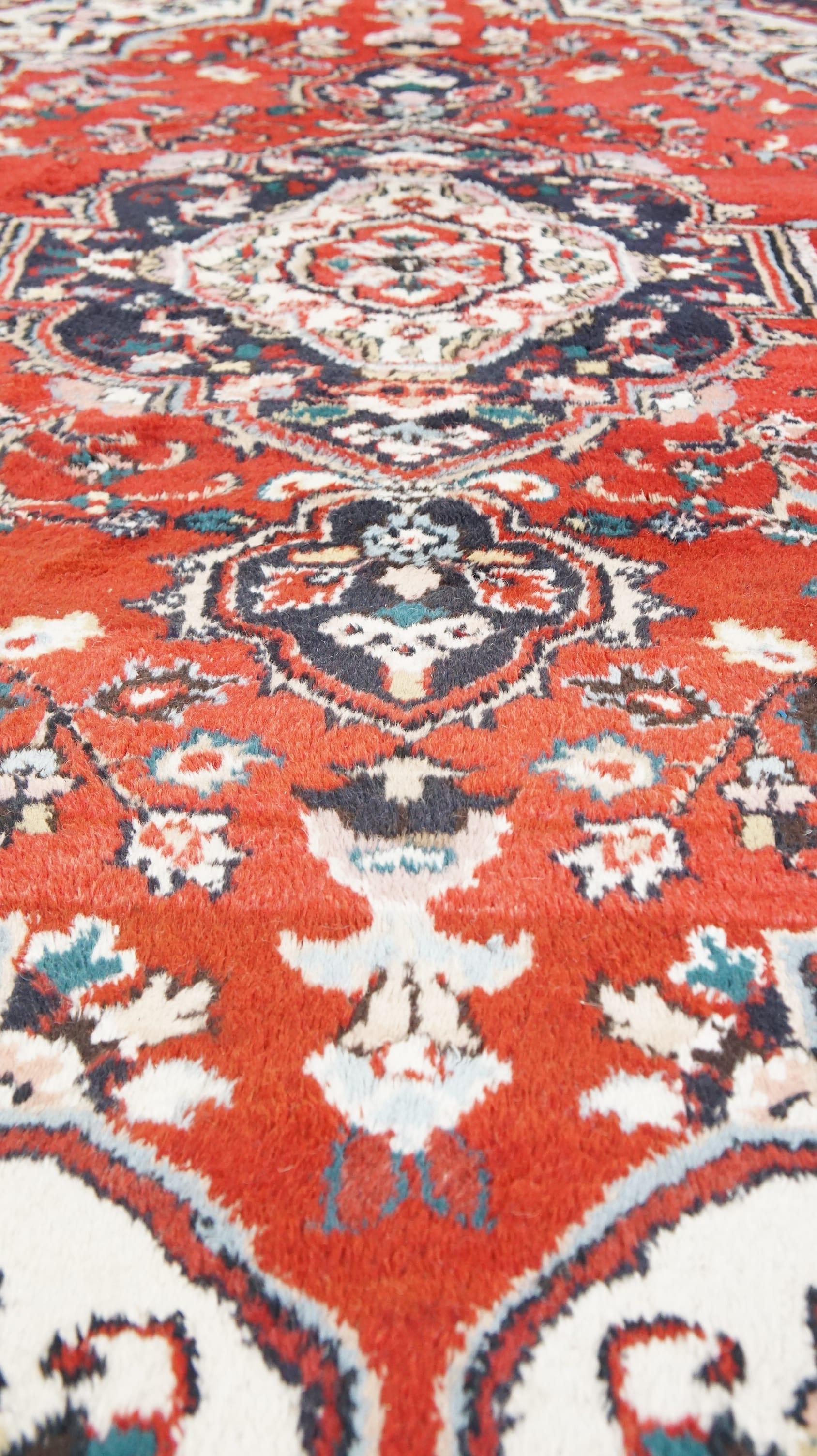Très charmant tapis de style oriental aux tons rouges et bleus 300 x 200 cm en vente 2