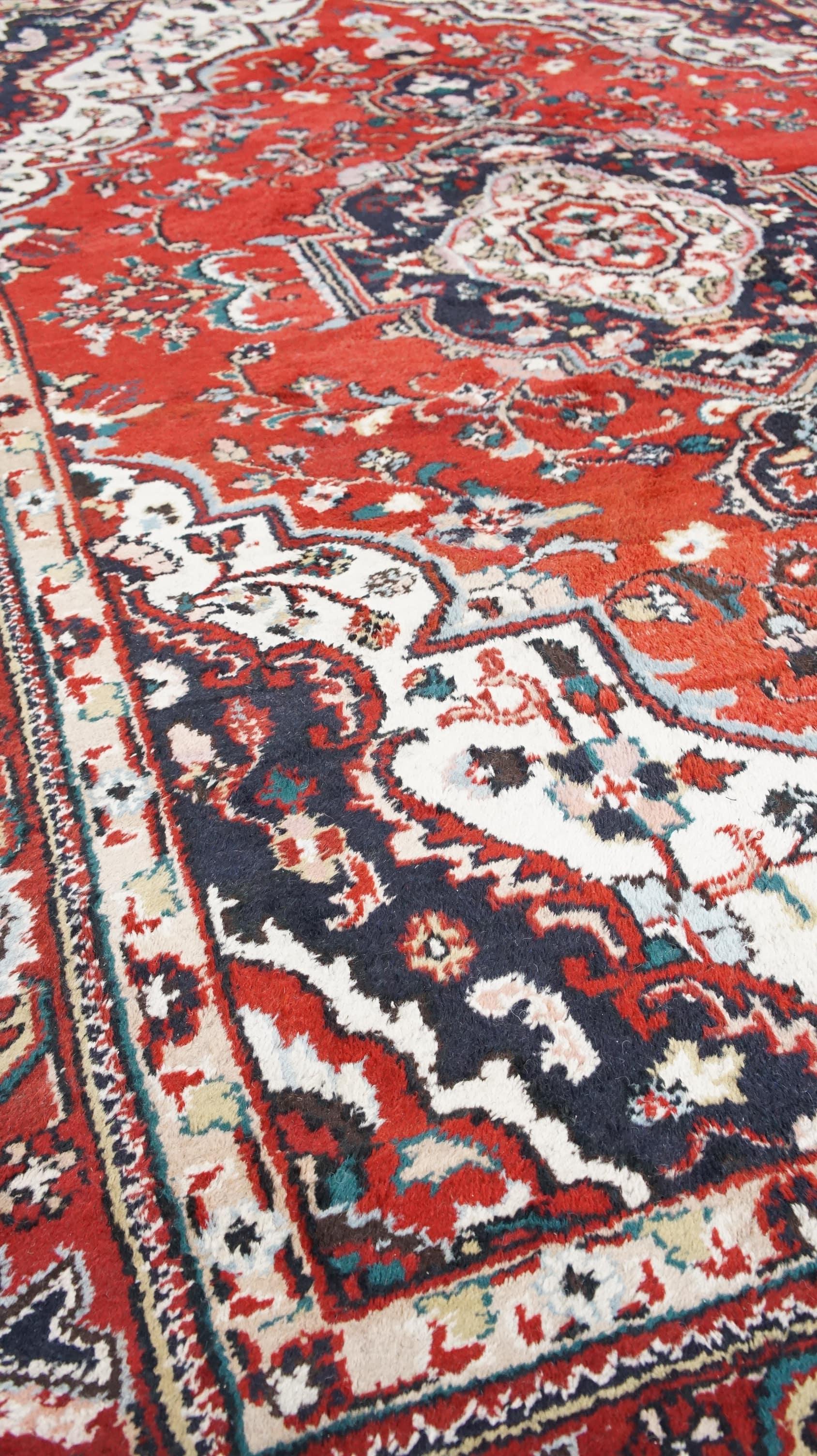Très charmant tapis de style oriental aux tons rouges et bleus 300 x 200 cm en vente 3