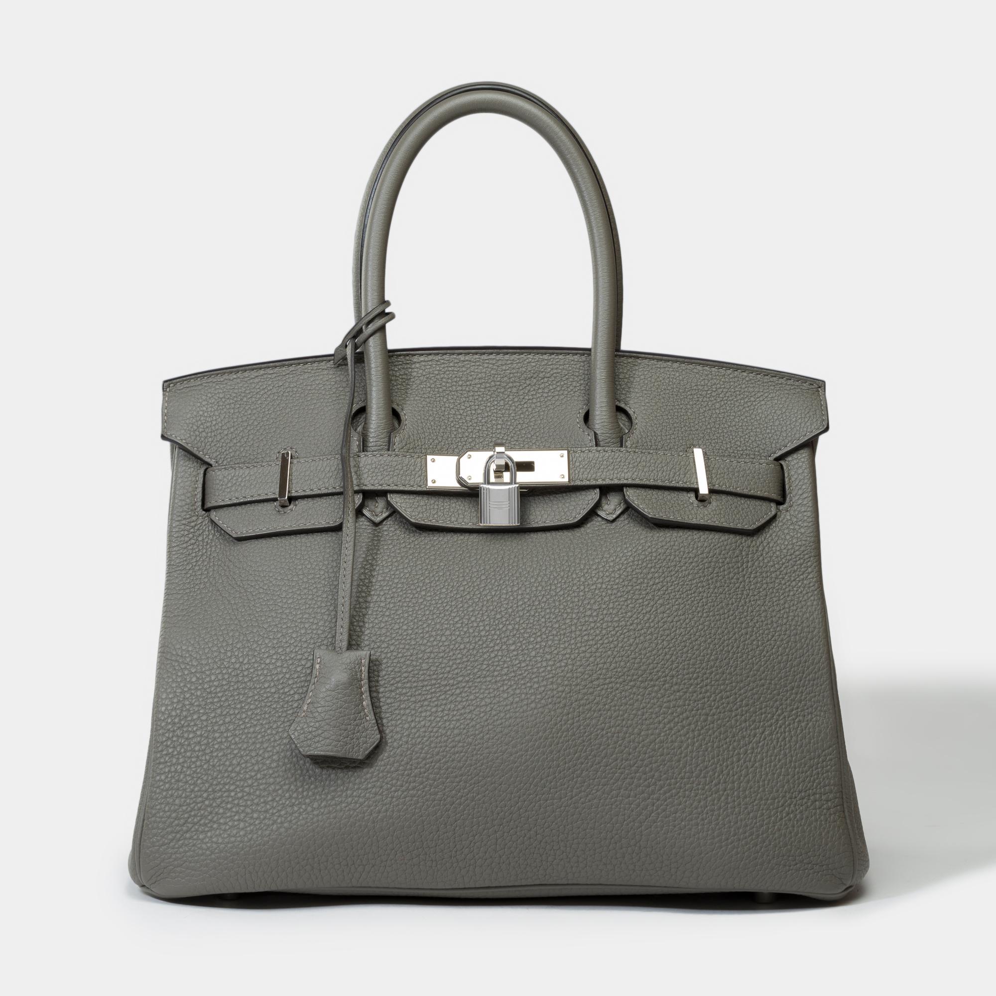 Very​ ​Chic​ ​Hermes​ ​Birkin​ ​30​ ​handbag​ ​in​ ​Gris​ ​Meyer​ ​Togo​ ​leather​ ​,​ ​palladium​ ​silver​ ​metal​ ​trim​ ​,​ ​double​ ​handle​ ​in​ ​grey​ ​leather​ ​for​ ​a​ ​hand​ ​carry

Flap​ ​closure
Grey​ ​leather​ ​inner​ ​lining​ ​,​ ​a​