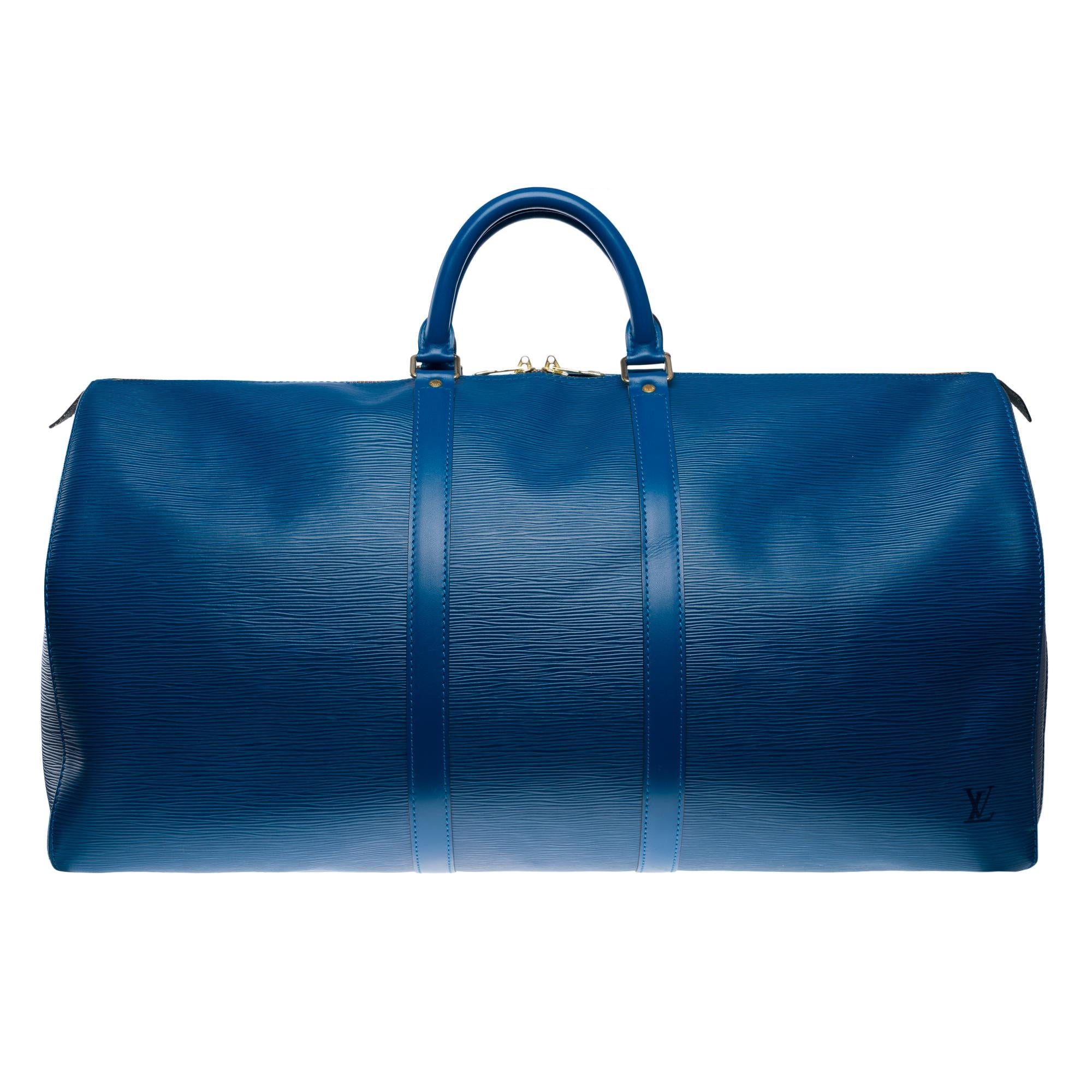The​ ​very​ ​Chic​ ​Louis​ ​Vuitton​ ​Keepall​ ​55​ ​cm​ ​travel​ ​bag​ ​in​ ​cobalt​ ​blue​ ​Epi​ ​leather,​ ​double​ ​zipper​ ​closure,​ ​double​ ​blue​ ​leather​ ​handles​ ​allowing​ ​for​ ​hand​ ​carry

Zip​ ​closure
One​ ​side​ ​pocket
Blue​